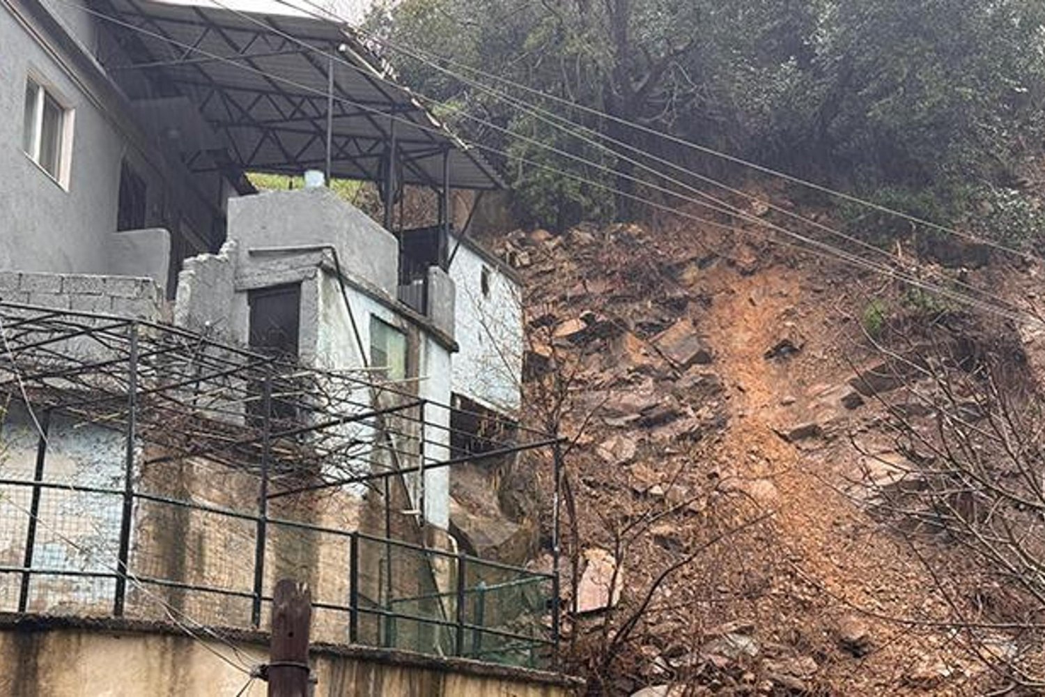 İstanbul'da Heyelan: Evler Güvence Altında, Tehlike Söz konusu Değil!