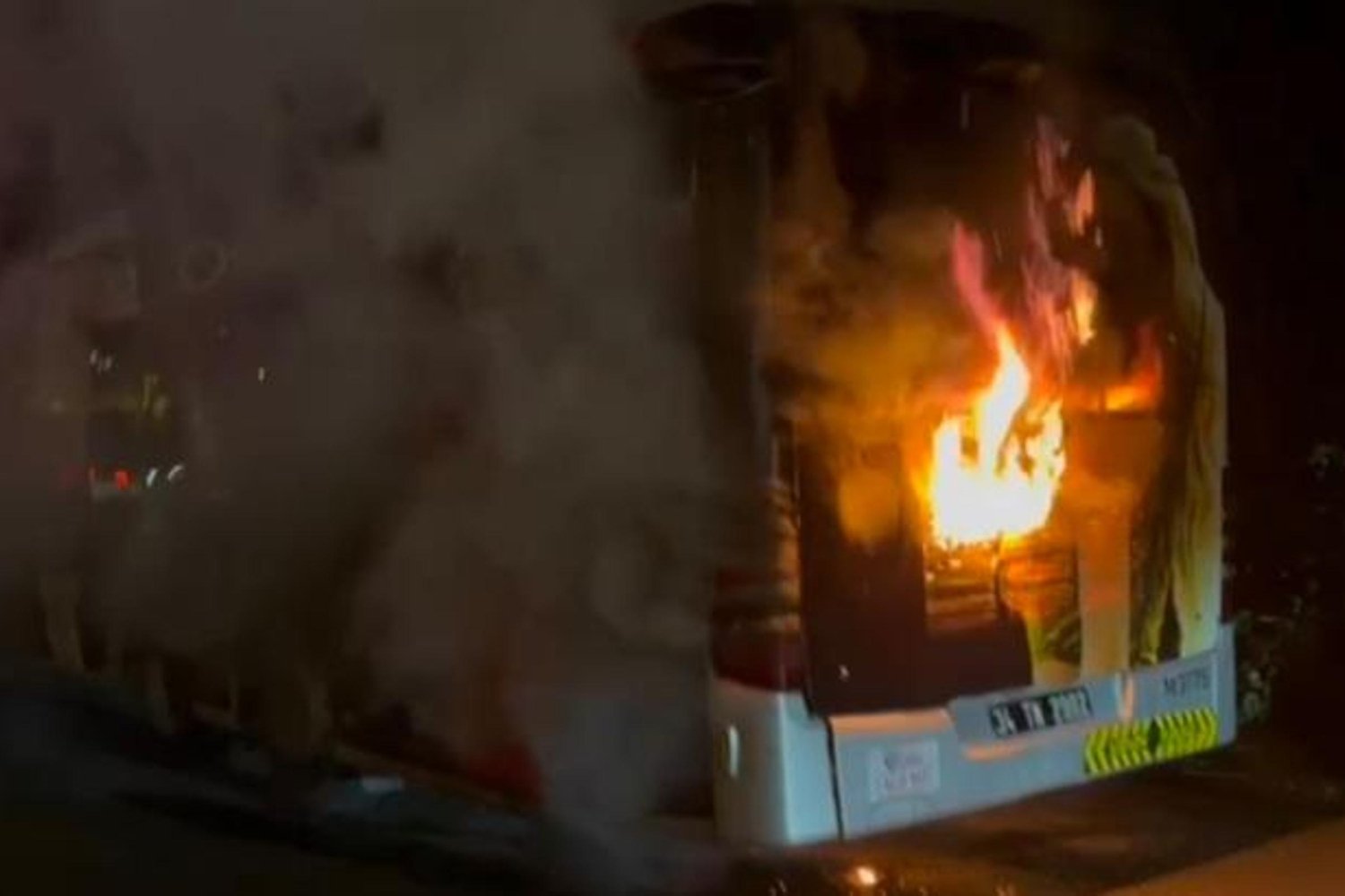 Metrobüs Yangını Sonrası Trafik Felaketi Çözüldü