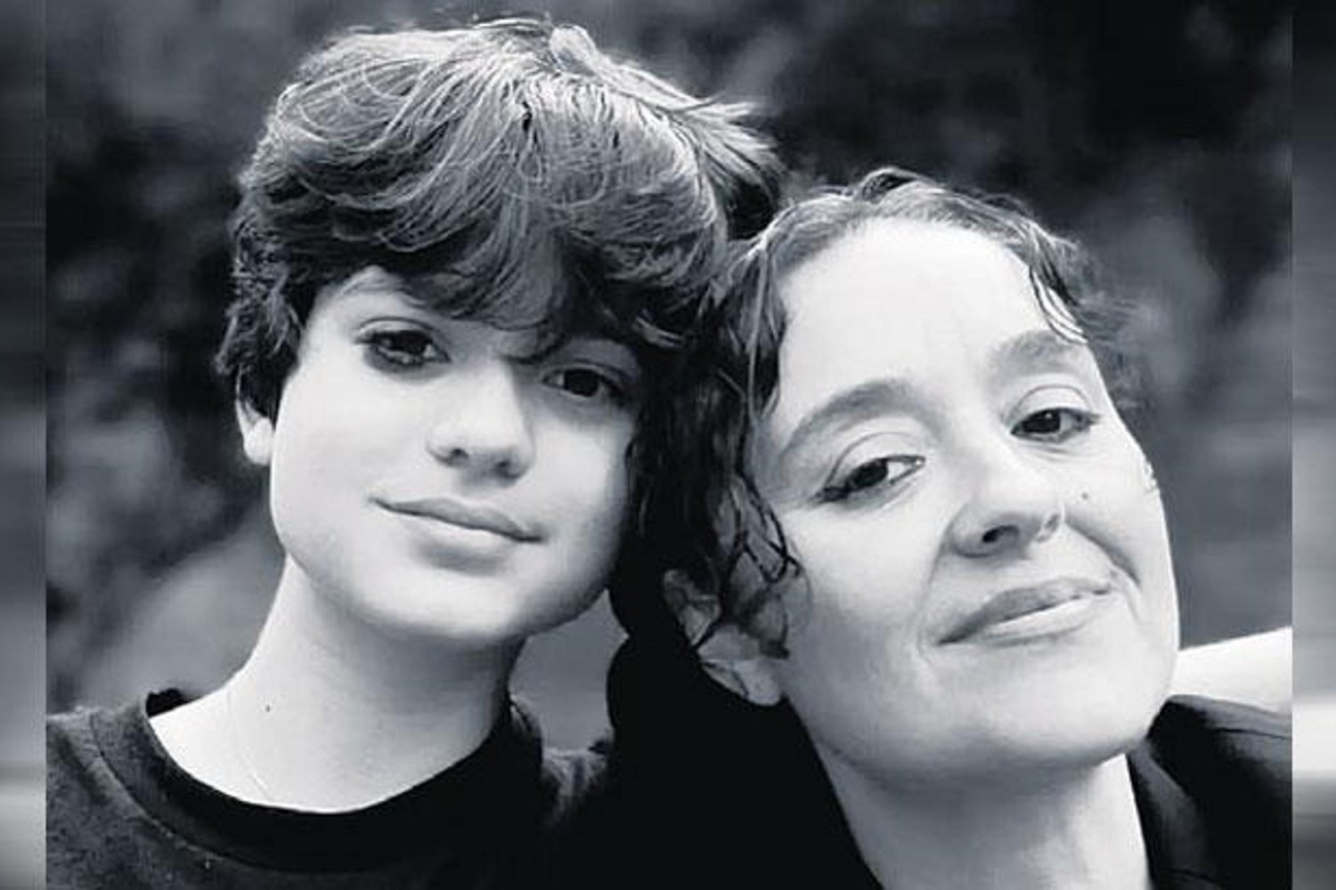 Polis Önünde Güvende Hissetmeyen Anne: Oğlumu Katledenler Serbest ve Tehdit Ediliyorum!