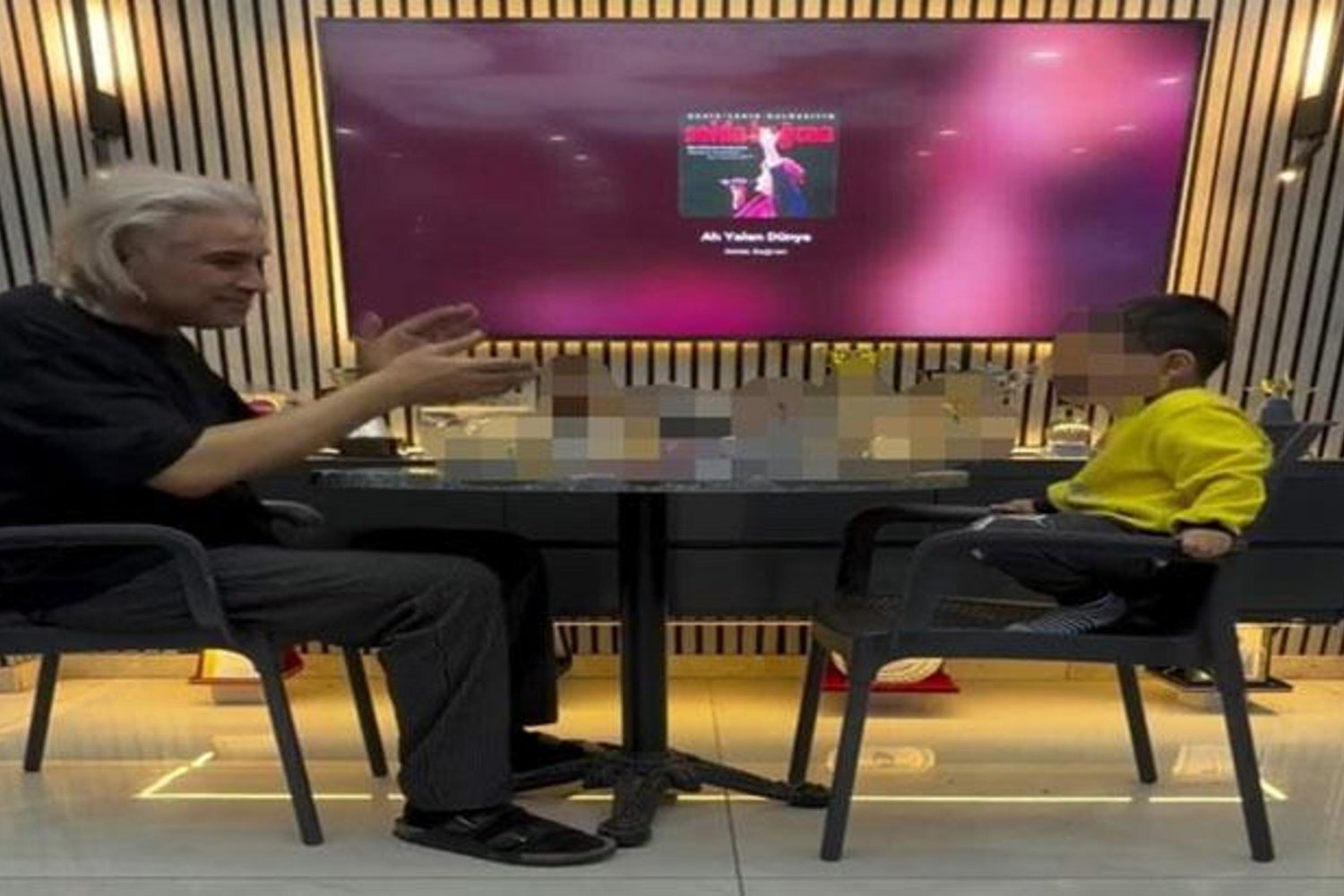 İzmir'de Çocuk İhlali Şok Yarattı: Baba Alkol Masasında 3 Yaşındaki Oğlunu Paylaştı