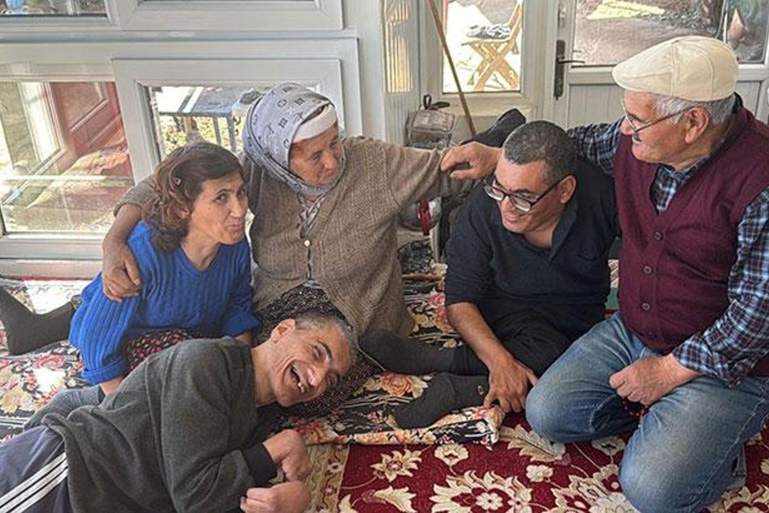 Başarılı Aile: Engelli Çocuklarına Sevgiyle Bakıyorlar!