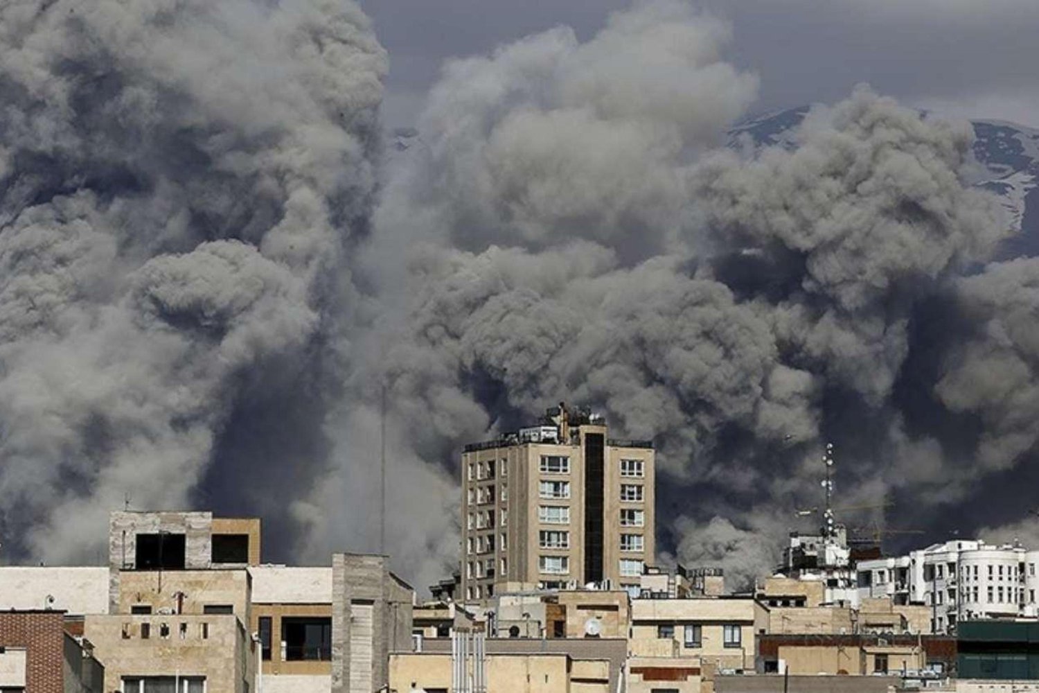 İran Kızılayı, ABD-İsrail Saldırılarında Ölenlerin Sayısı 555'e Yükseldi