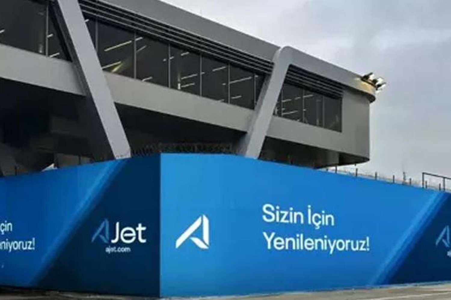 Yenilenen AJet CIP Salonu iç hat ve dış hat misafirlerini bekliyor