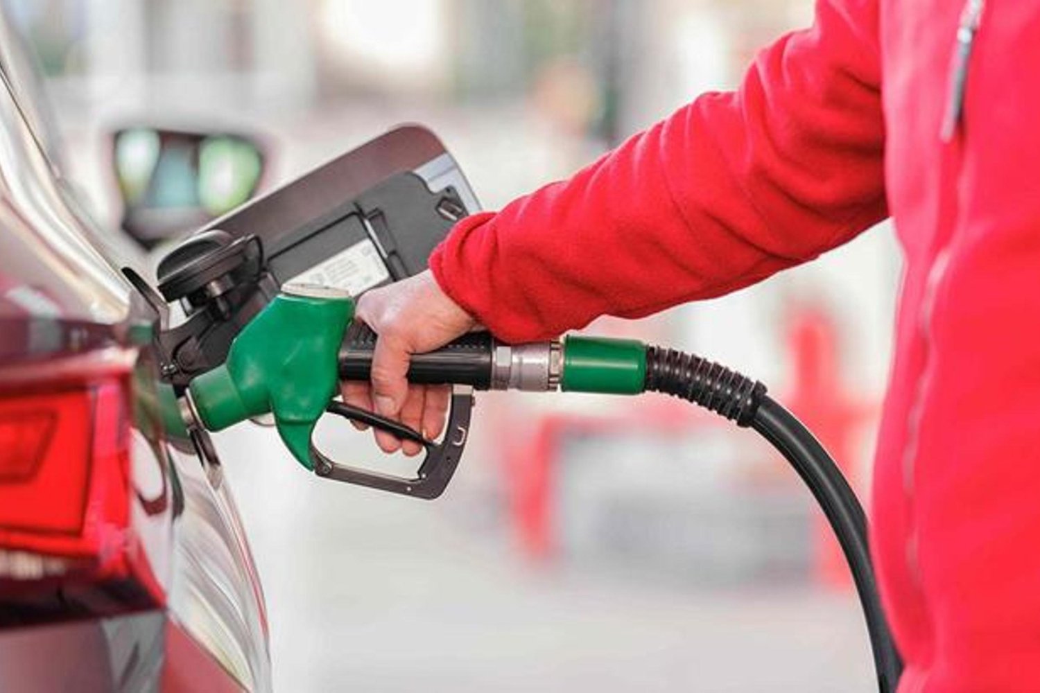 Akaryakıt Fiyatlarına Eşel Mobil Desteği: Benzin ve Motorine Zammın Etkisi Azalıyor