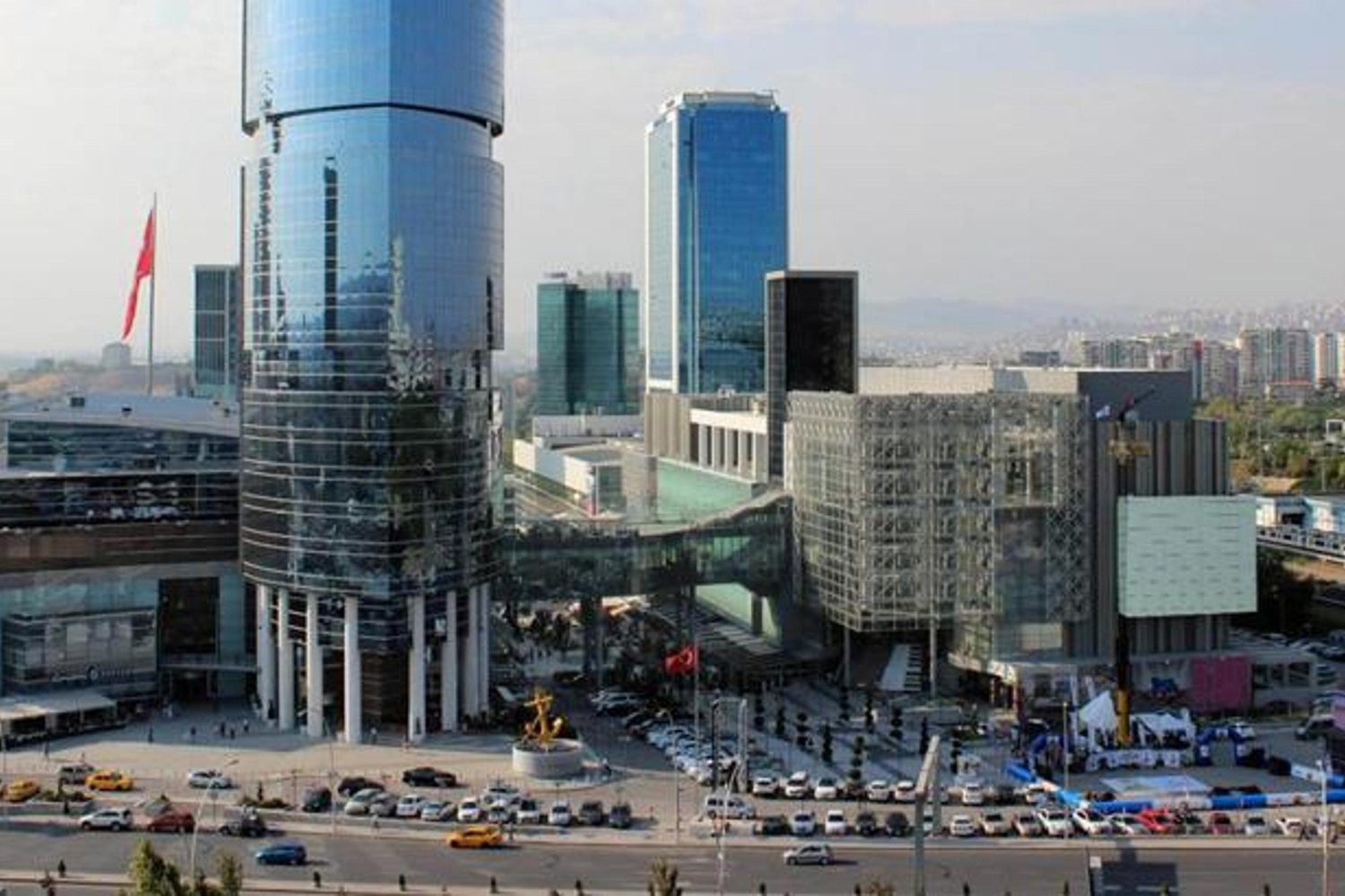 AVM'de Hafta Sonu Giriş Düzenlemesi Güvenliği Artırıyor