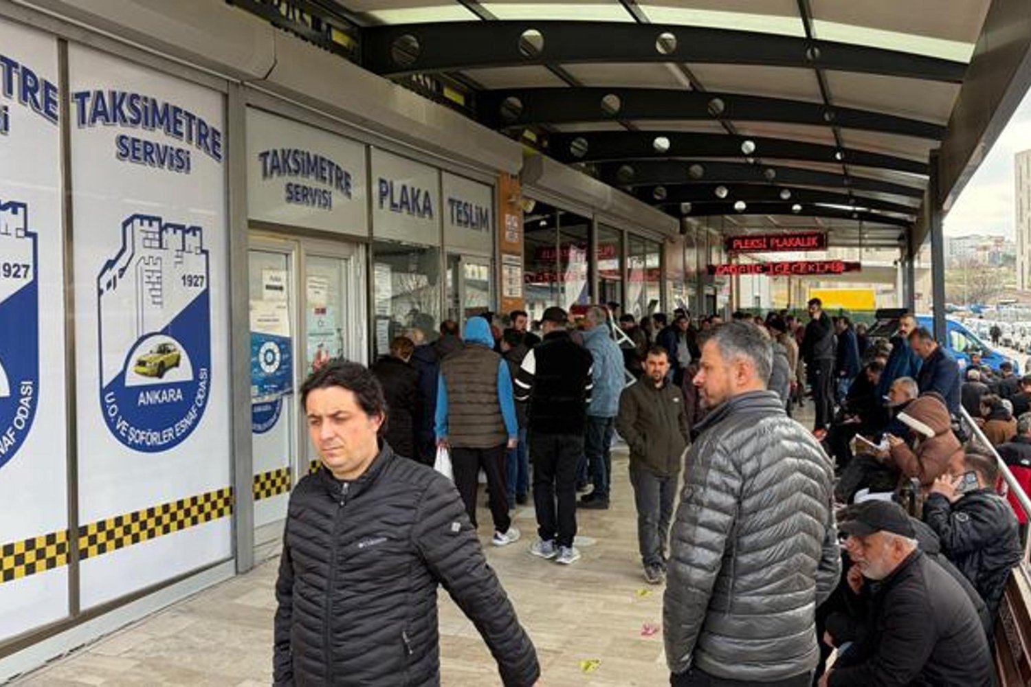 Son Dakika! APP Plaka Zorunluluğu Bugün Sona Eriyor, Trafikte Büyük Yoğunluk Yaşanıyor