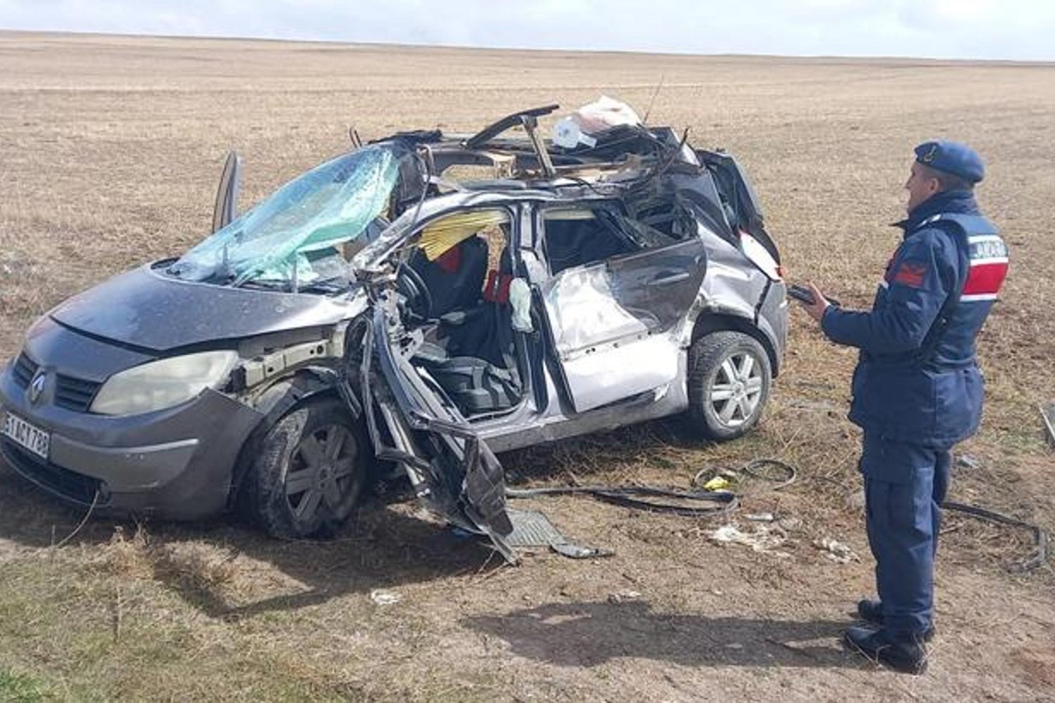 Aksaray Trafik Kazası: 1 Ölü, 3 Yaralı Otomobil TIR’a Çarptı