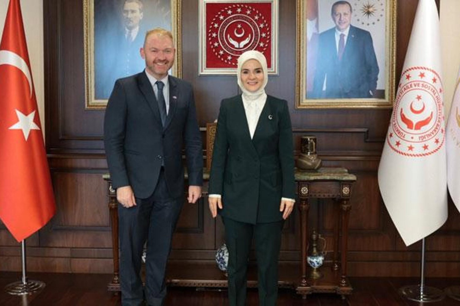 Dışişleri Bakanlığı Görüşmesinde Kadınlar ve Çocuklar Ön Planda