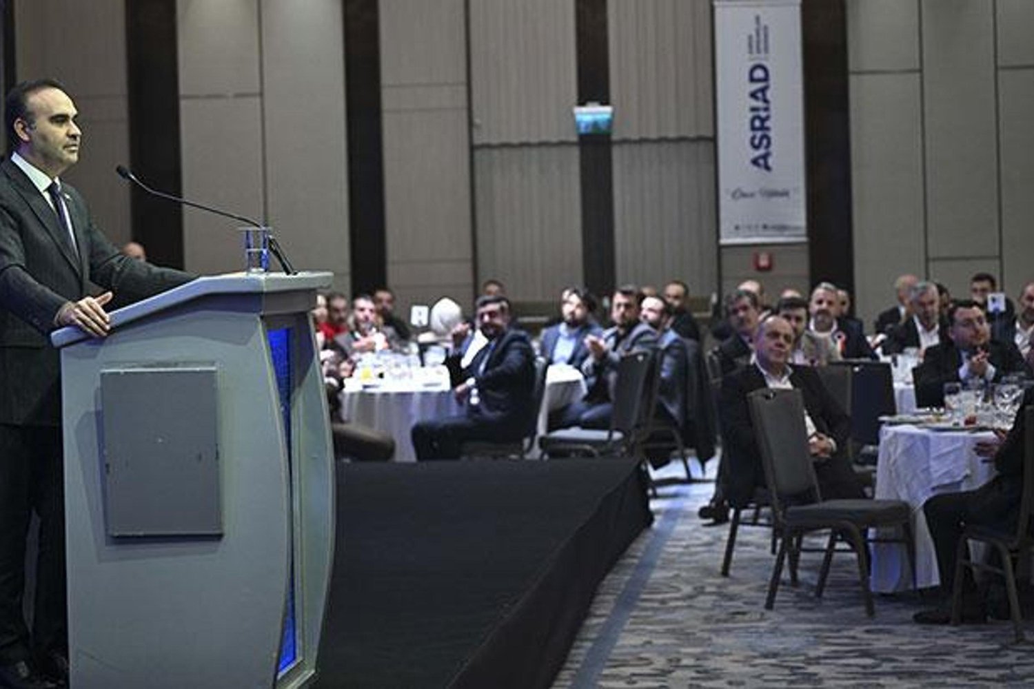 Türkiye İstikrarını Sürdürerek Dünya Savaşlarına Karşı Duruyor