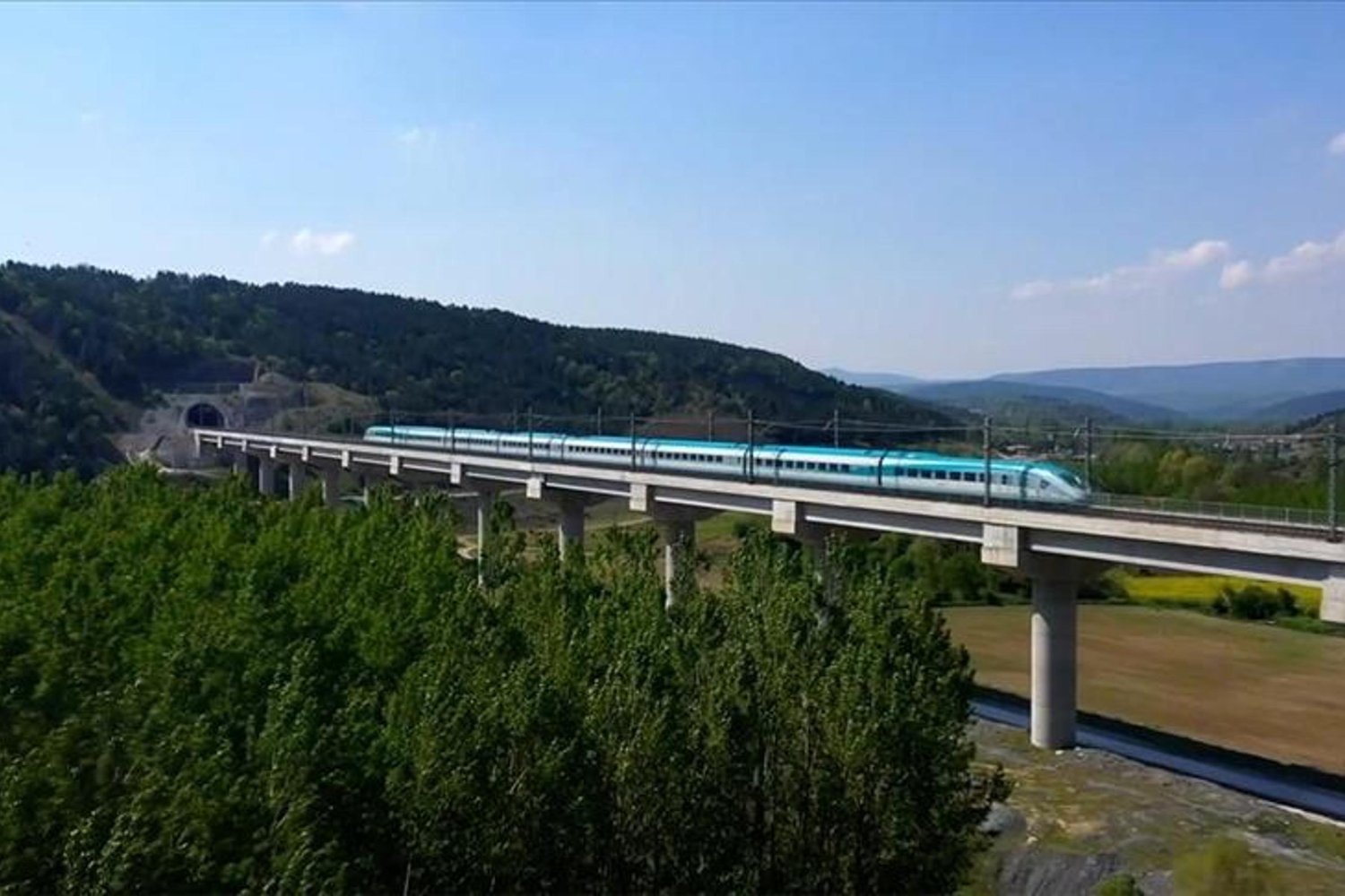 YHT Hattındaki 17 Yıl: Ulaşımda Devrim Yaratan Türkiye'nin Demir Yolu Başarısı