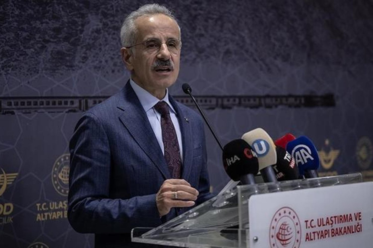 Türk Gemileri Hürmüz'de Güvenle Bekliyor: Bakan Uraloğlu Açıklaması