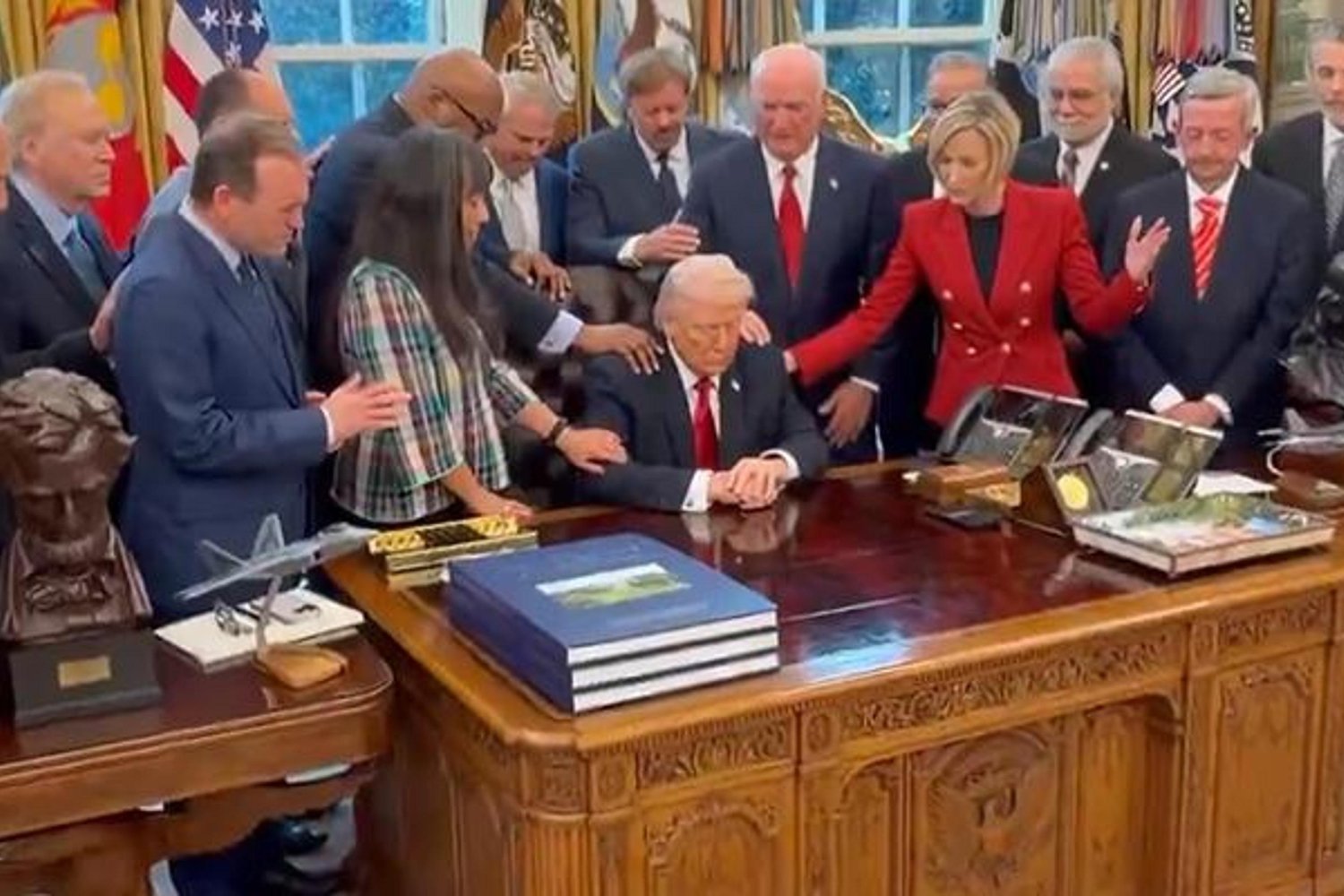 ABD Başkanı Donald Trump’a Dua Eden Dini Liderler ve Sıkıntılı Günler