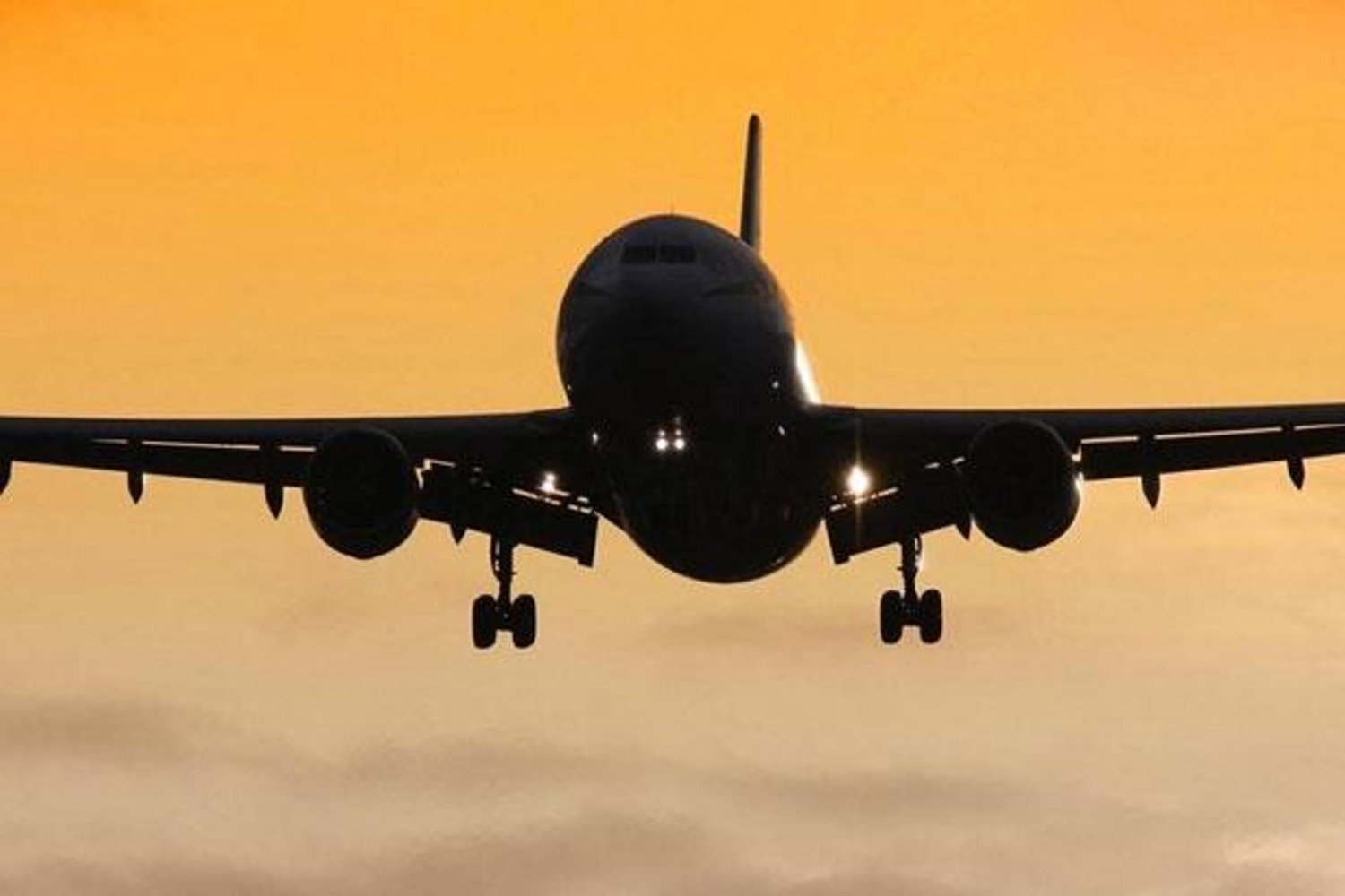 BAE Havalimanlarında Tahliye Çalışmaları, 27 Binden Fazla Yolcu Güvenle Taşıdı