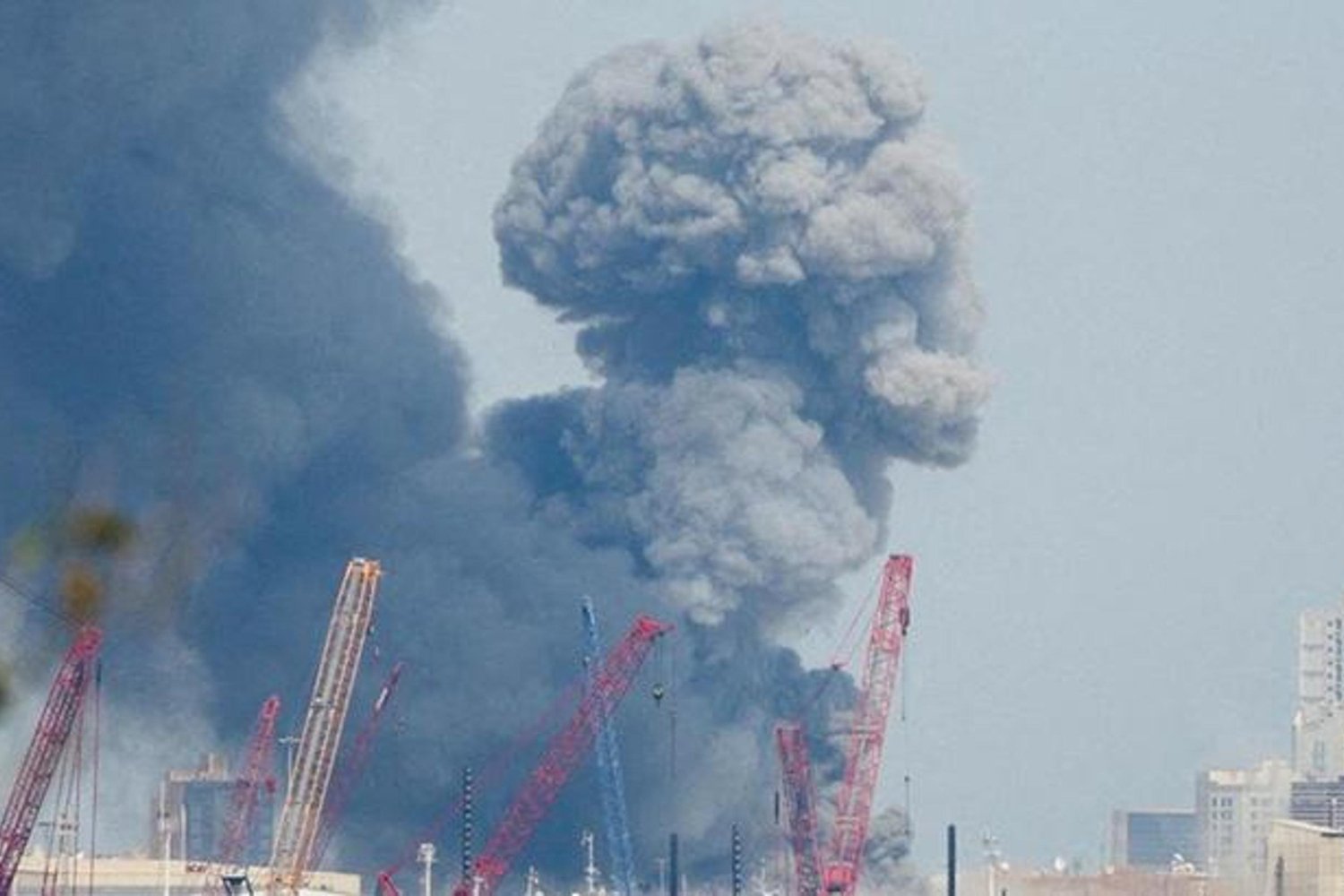 BAE İran Saldırısı Nedeniyle Büyükelçiliğini Kapatıyor