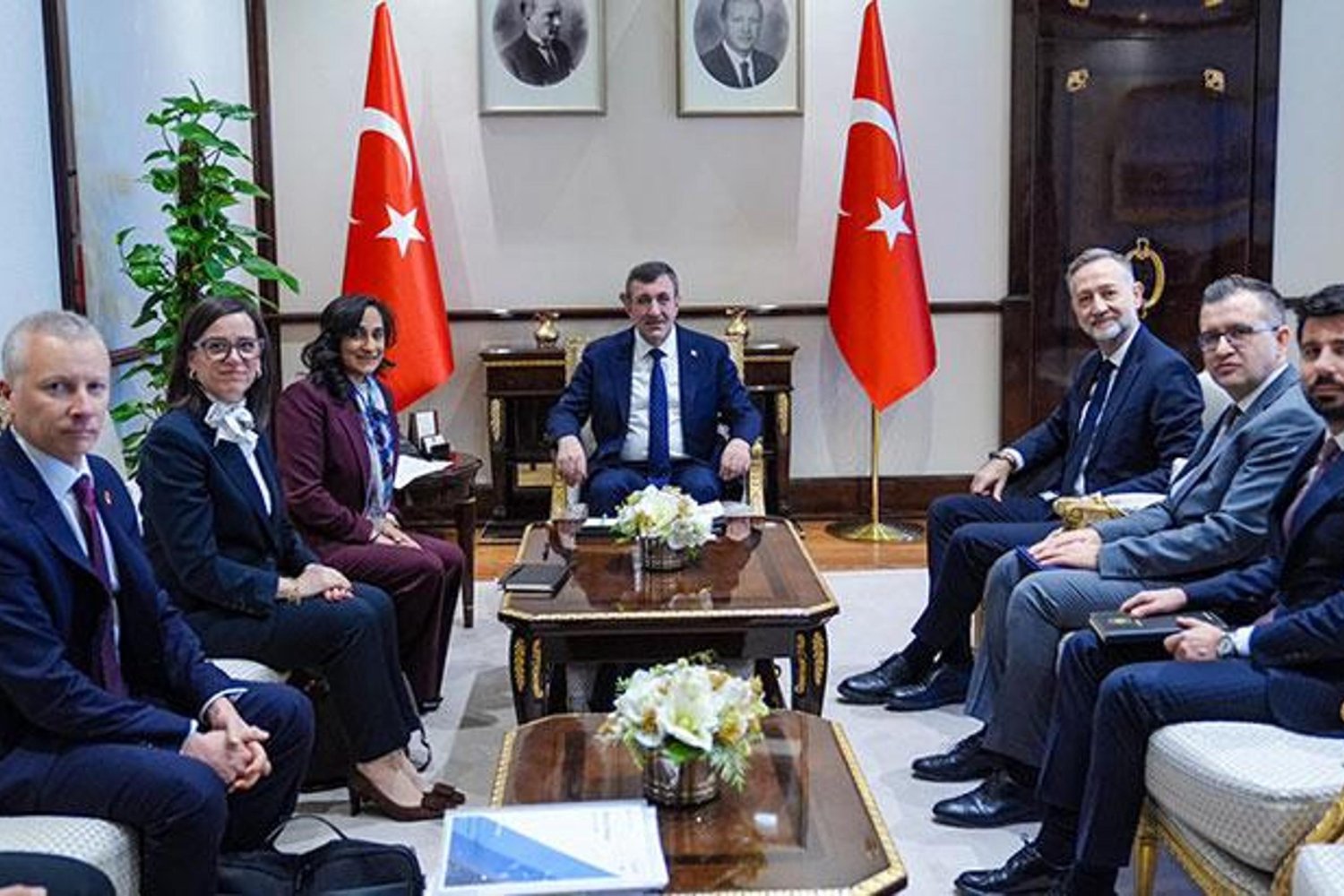 Türkiye-Canada İlişkileri Güçleniyor: Yılmaz ve Anand Bölgesel Konuları Masaya Yatırdı