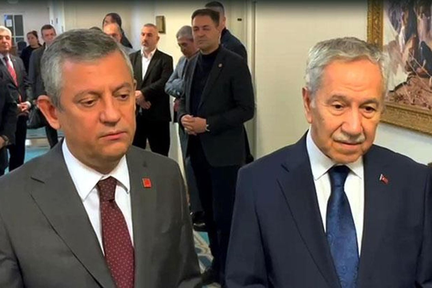 CHP Liderleri Özgür Özel ve Bülent Arınç Manisa'da Ramazan Ziyareti ve Siyasi Diyalog