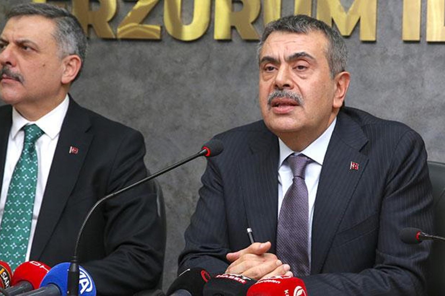 Erzurum'da Büyük Toplu Açıklamalar: Bakanlar, Belediye Başkanları ve Milletvekilleri Bir Araya Geldi