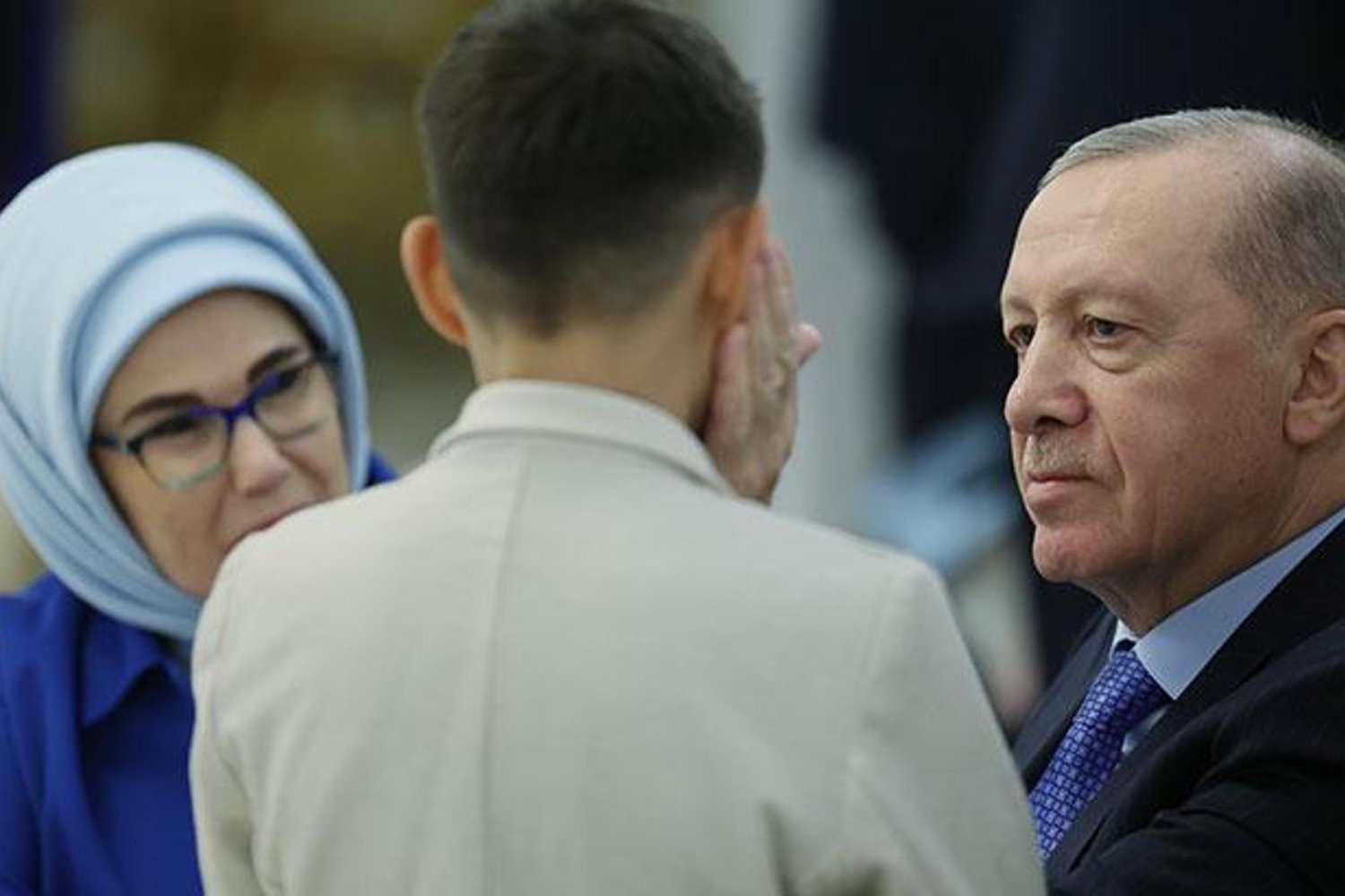 Erdoğan ve Emine Erdoğan'dan Çocuklarla Dolu İftar Programı: Sıcak Anlar, Çocukların Sevgisi ve Başarılar