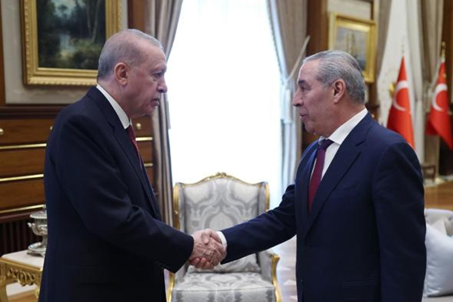 Ünlü Oyuncu X'in Dikkat çeken yeni tarzı: Moda dünyasında ilgi topluyor