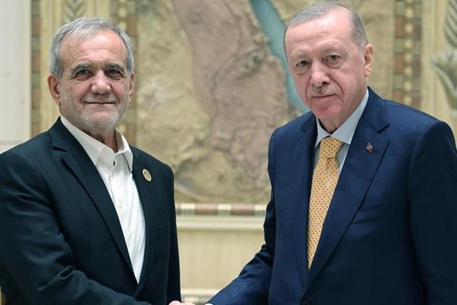 Erdoğan ve Pezeşkiyan İran-Türkiye İlişkilerini Görüştü: Füze Saldırısı İddialarına Ortak Komite