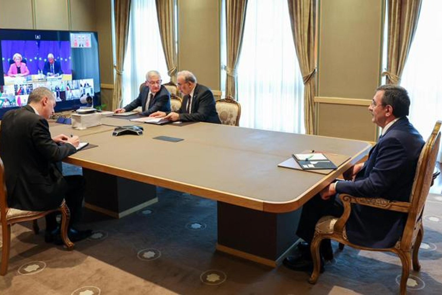 Türkiye'nin Barış Vurgusu: Avrupa Liderleriyle Çevrimiçi Toplantıda Bölgesel İstikrar Sağlandı