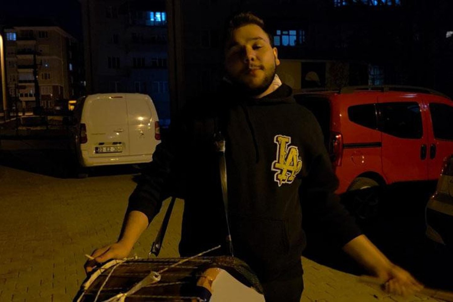 23 Yaşında Genç Davulcu Ramazan Geleneğini Yaşıyor