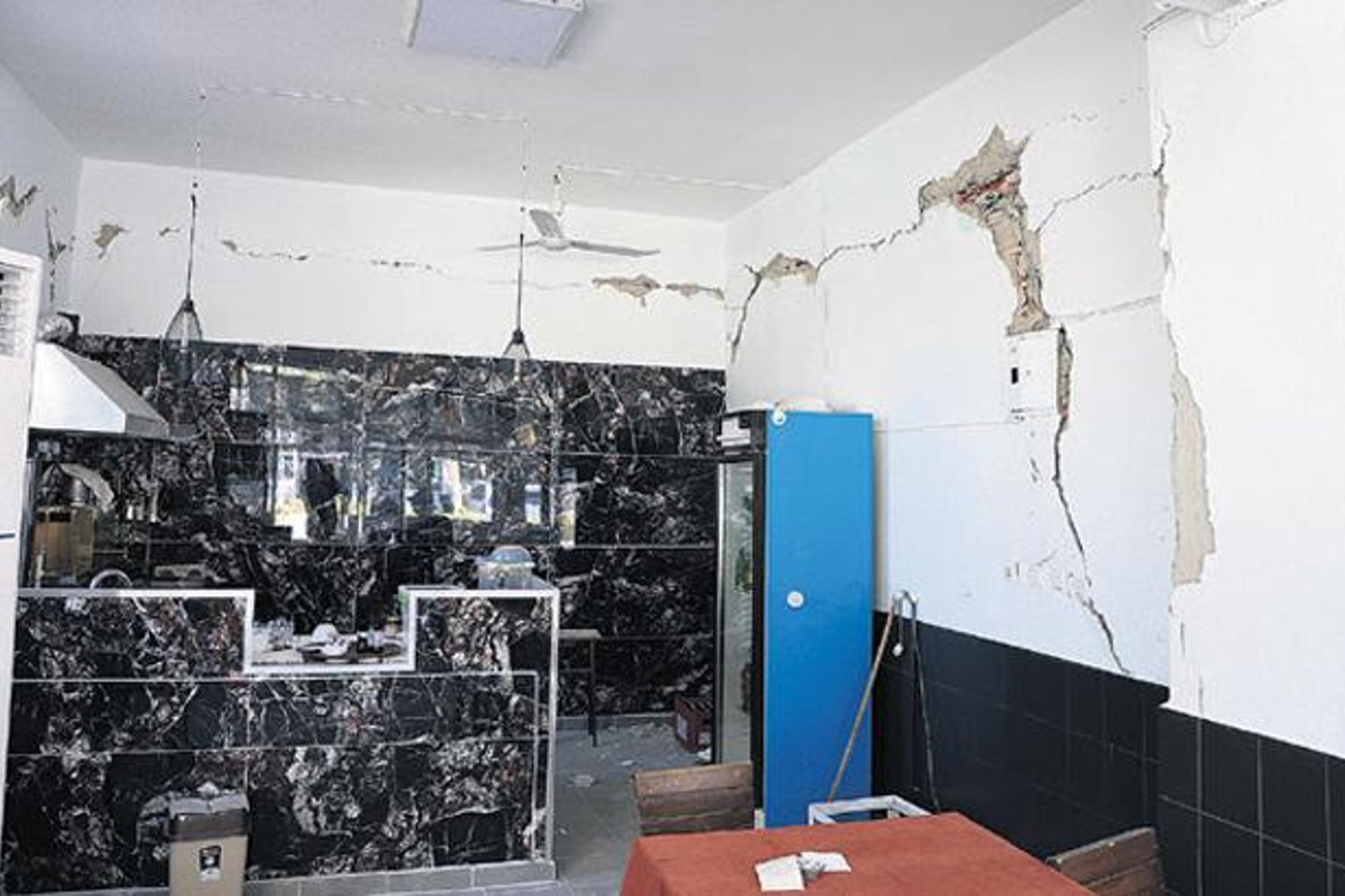 Denizli'de 7 km Derinlikte Deprem: Bölgede Panik ve Tahliye