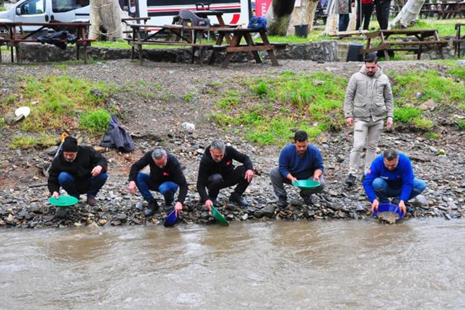 Altın Madencilikte Yeni Trend: İzmir'de Kırıntı Madenciliği Etkinliği