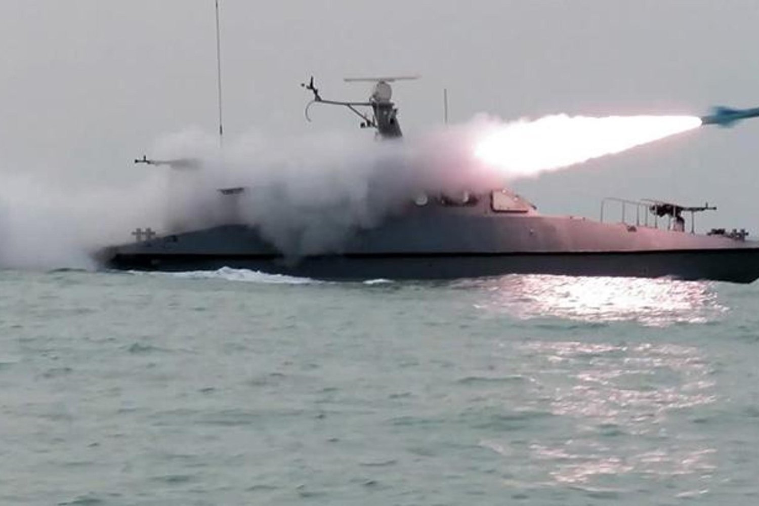 İran'dan ABD Uçağına Savaş İddiası! Devrim Muhafızları'ndan Vurulma Görüntüsü