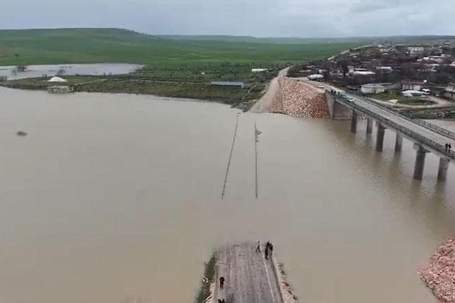 Diyarbakırda Yoğun Yağış: Kocaköy Ambar Çayı Taştı, Tarım Arazileri Su Altında