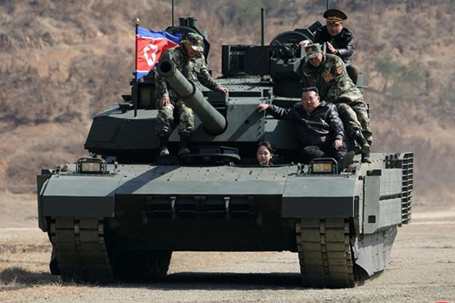 Kuzey Kore’den Yeni Askeri Hamle ve Güç Gösterisi