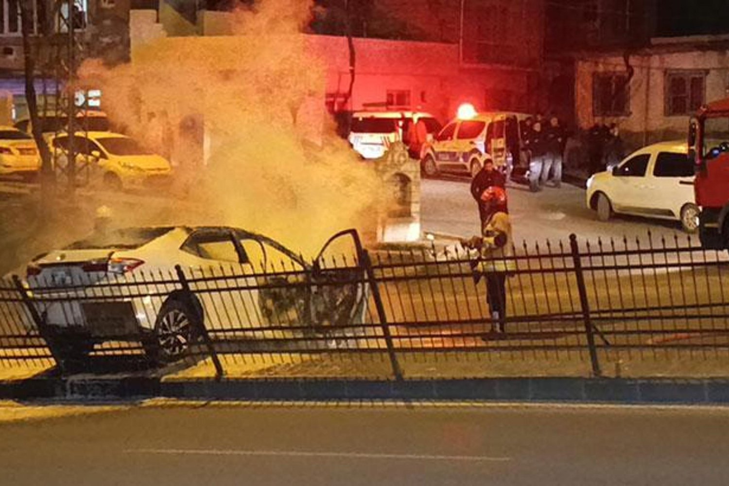 Korkutucu Kovalamaca ve Yanan Otomobil Olayı: Polis Ekipleri Şüphelileri Yakaladı