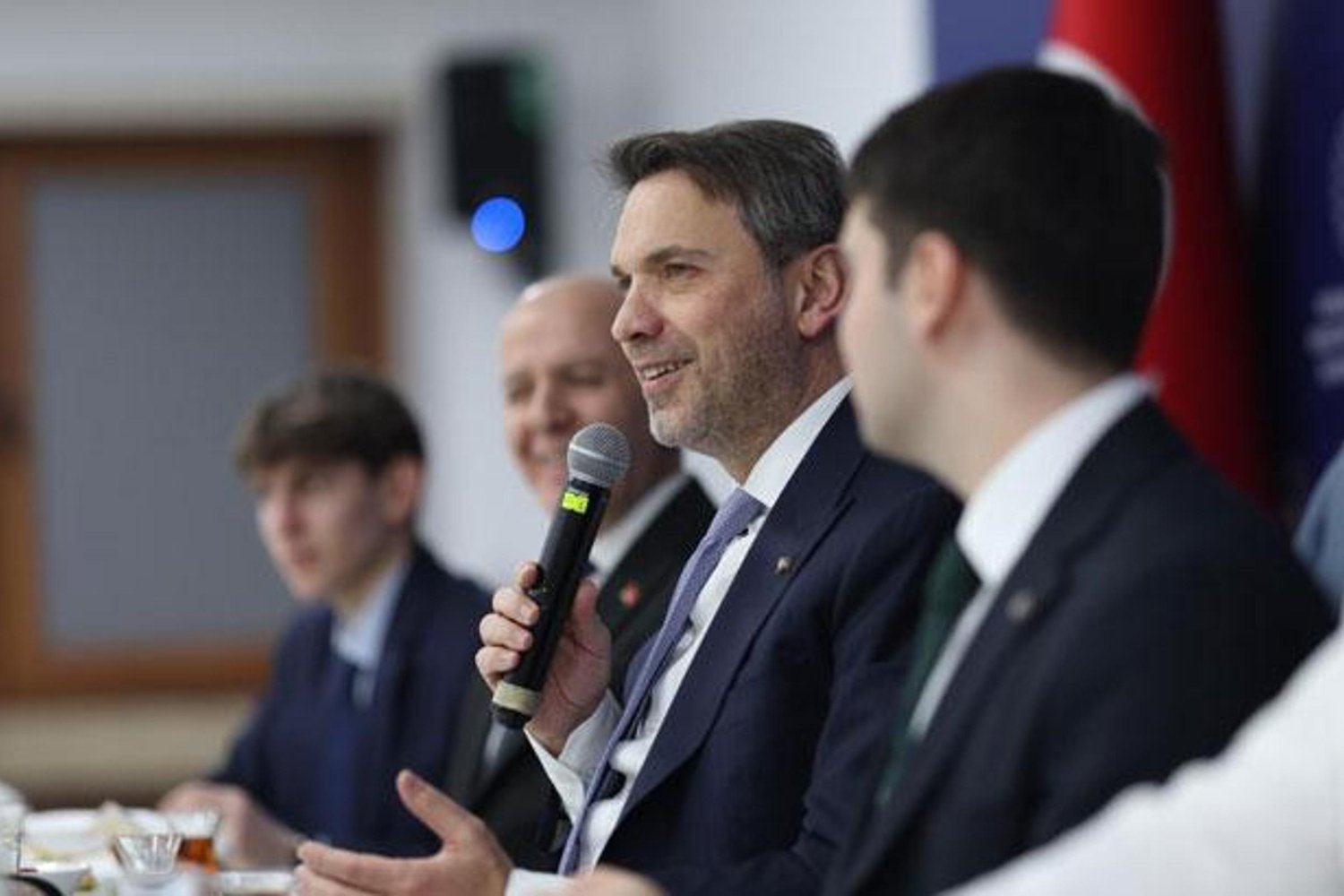 Enerji ve Tabii Kaynaklar Bakanı Bayraktar'dan Çalışkan Öğrencilere Vizyon Desteği