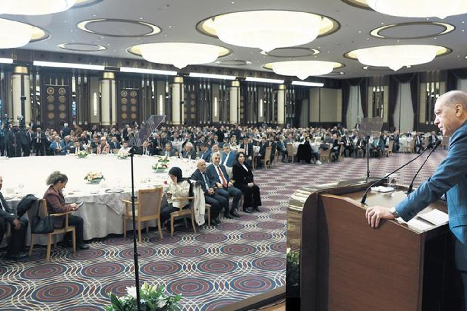 Erdoğan'dan Esnaf ve Güvenlik Vurgusu: Bölgesel Gerilimlere Karşı Güçlü Diplomasi