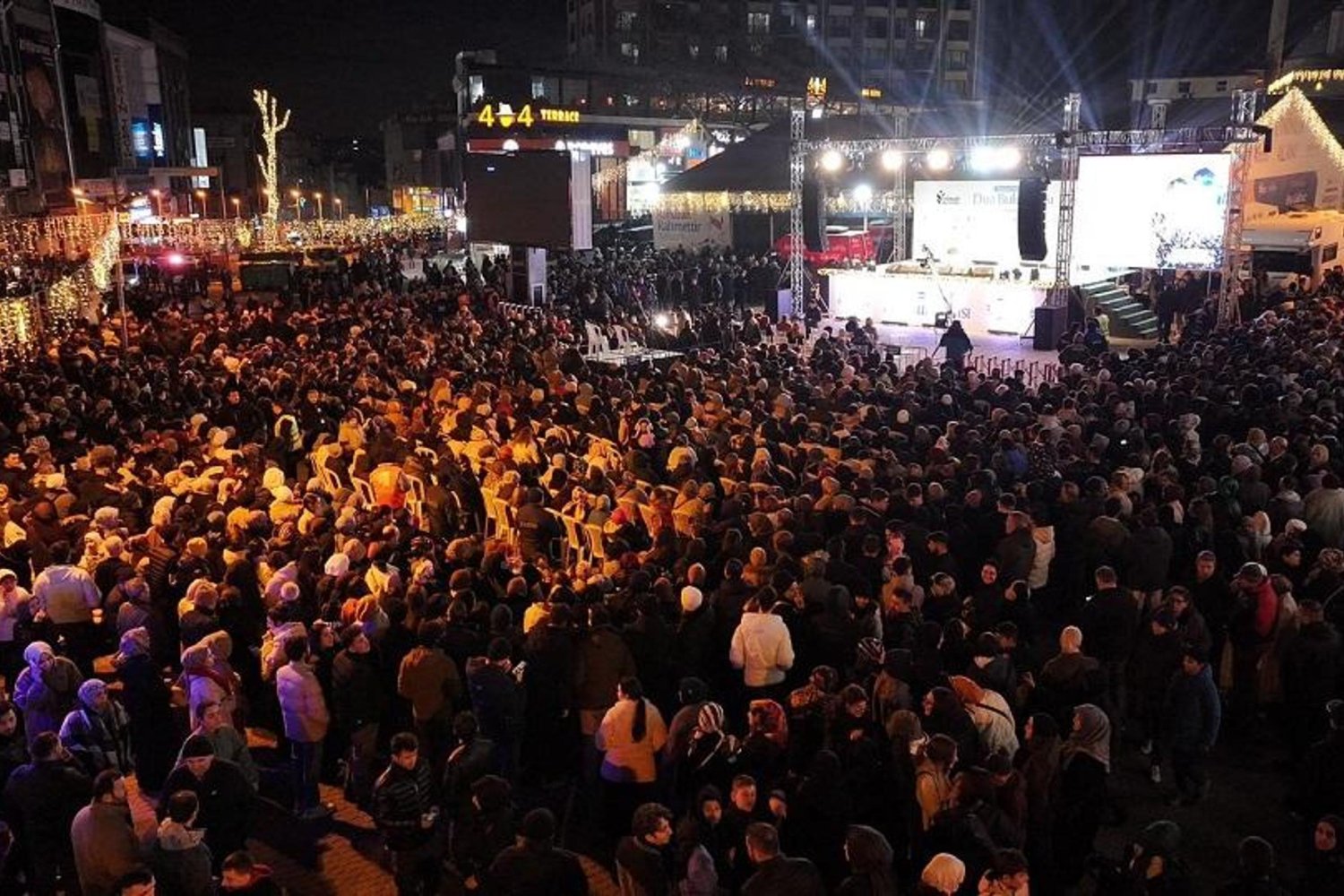 Esenler’de Kadir Gecesi Öncesi ‘10 Bin Hatim 100 Bin Dua’ Buluşması Büyük İlgiyle Gerçekleşti