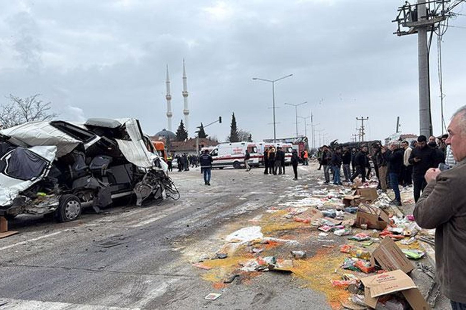Vezirköprüde Kaza: Fren Arızasıyla Kontrolsüz Gelişen TIR ve Minibüs Çarpıştı!