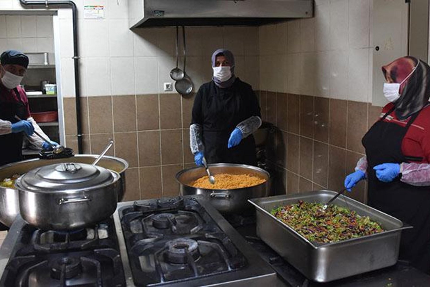 Gümüşhane'de Ramazan Destekleriyle 40 Aile Sıcacık Yemekle Buluşuyor