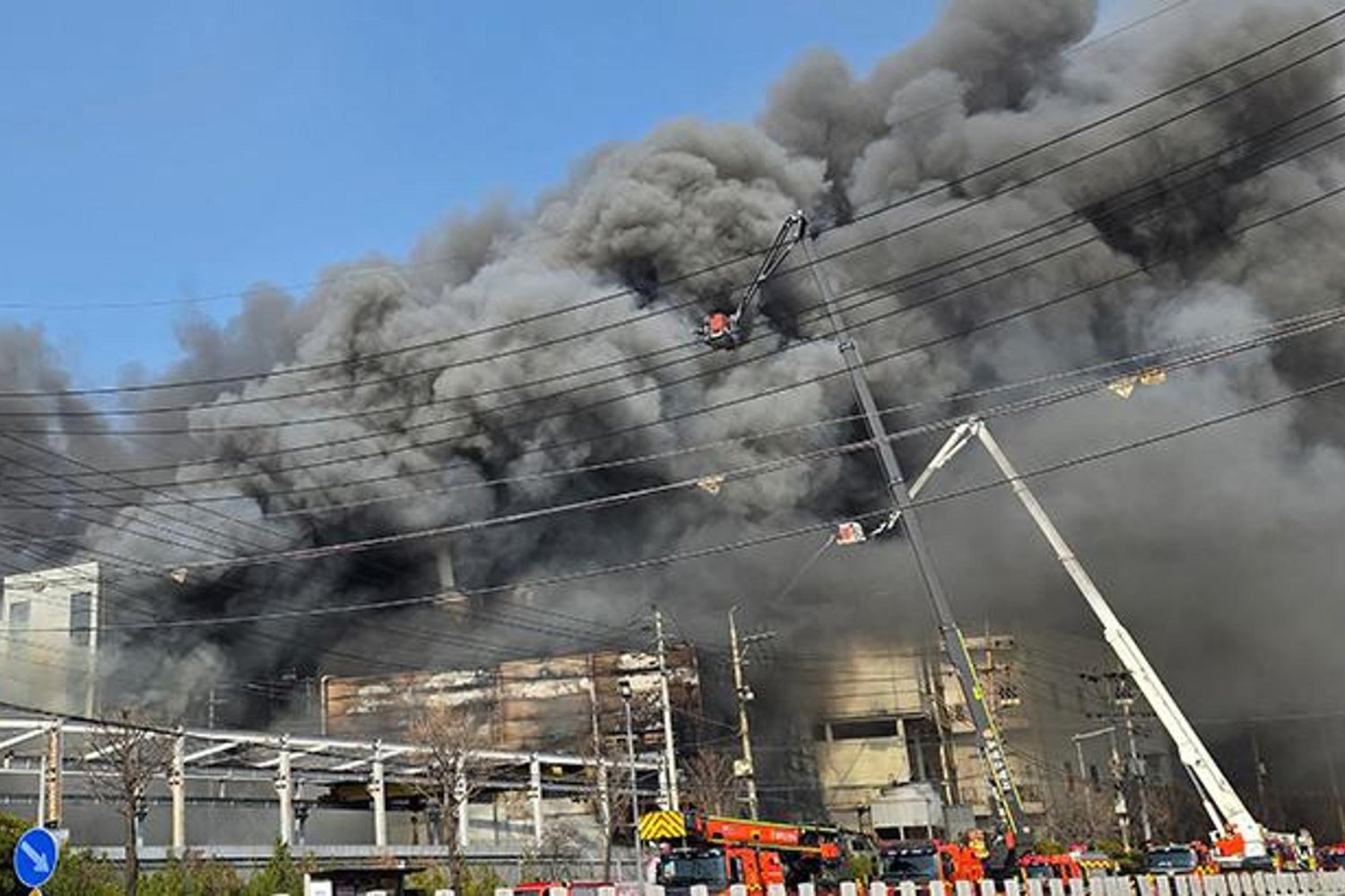 Güney Kore Daejeon'da Yüksek Çapta Fabrika Yangını: En Az 50 Yaralı!