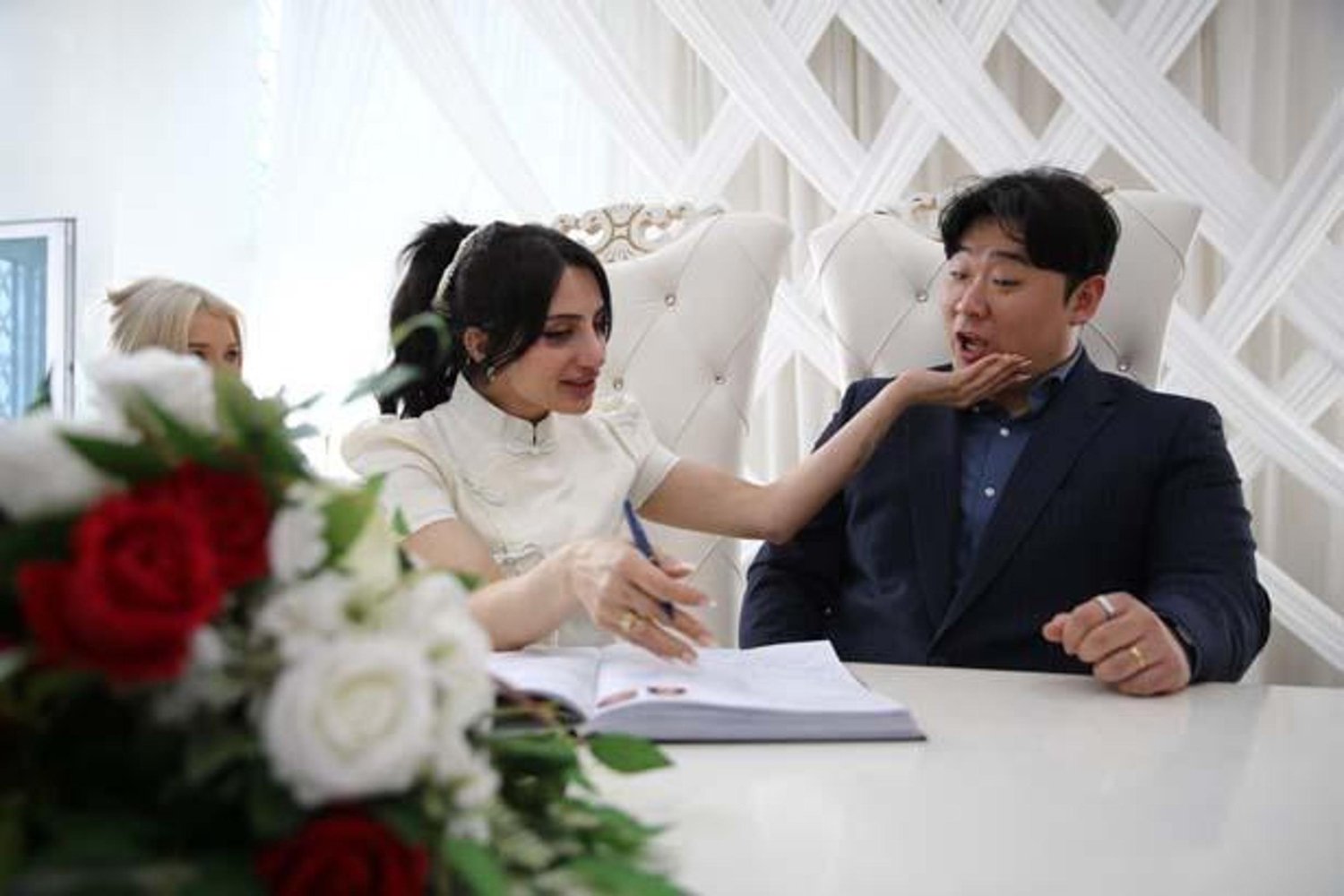 Güney Koreli Yongsuk Jang Müslüman Oldu, Bingöllü Cansel Soylu İle Evlendi