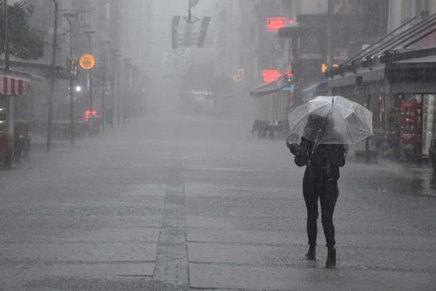 Sağanak ve Fırtına Geliyor! İzmir ve Diğer Bölgelerde Şiddetli Yağış Uyarısı