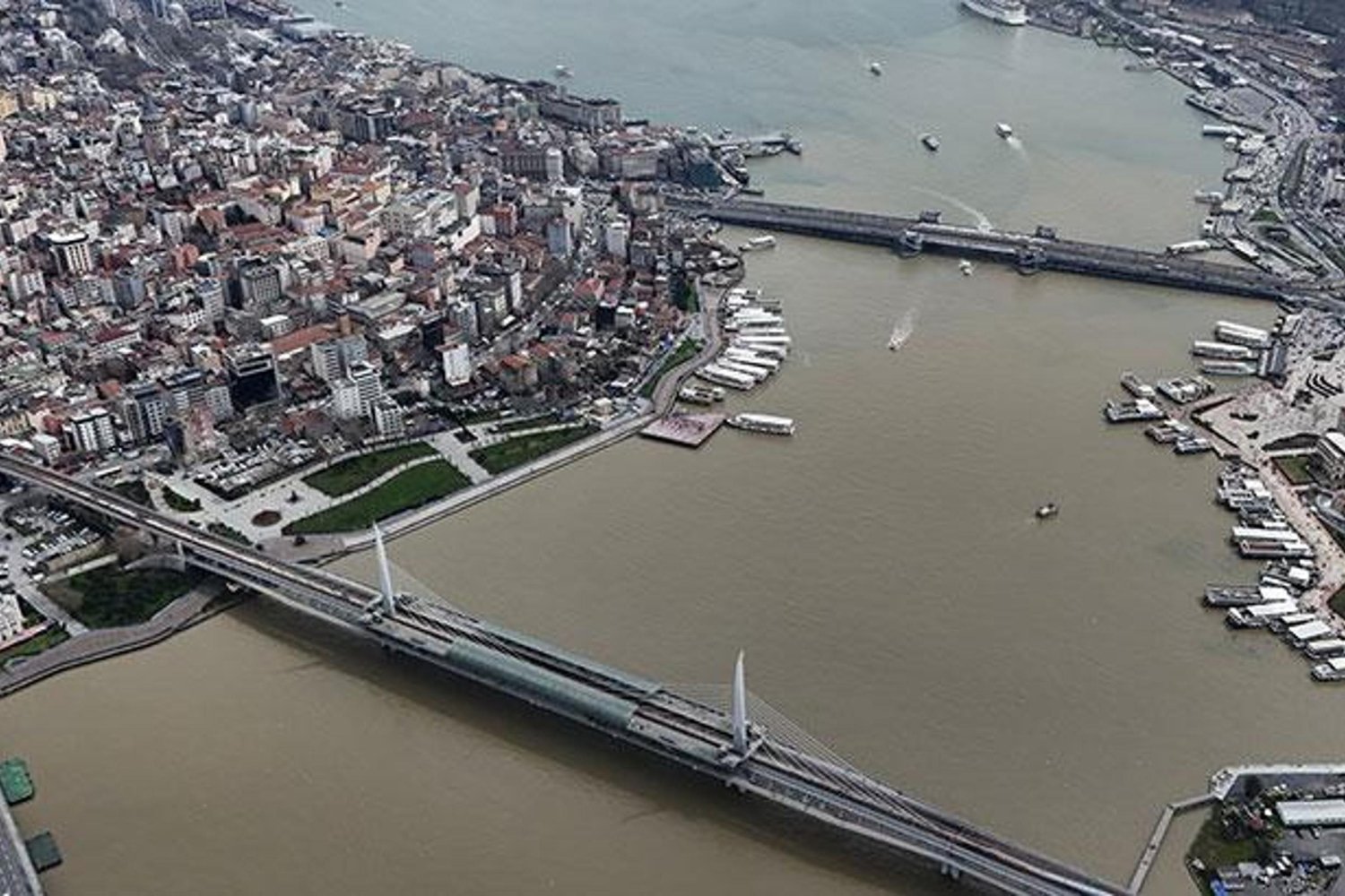 İstanbul'da Yoğun Yağışlar Haliç ve Boğazı Renklendirdi