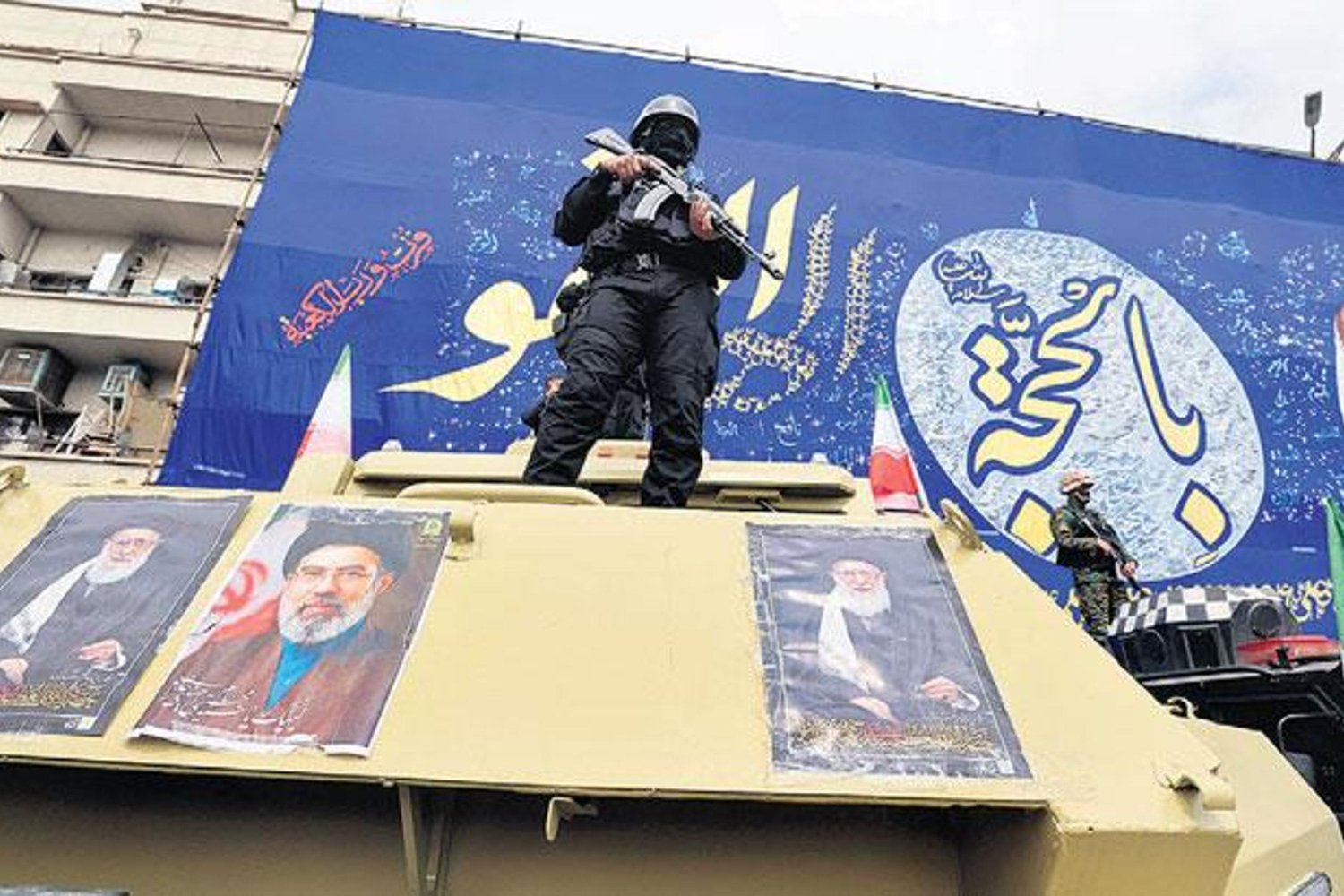 İran'dan Göklerden Sesler: Hamaney'den Savaş Çağrısı ve Gizemli Yaralanma