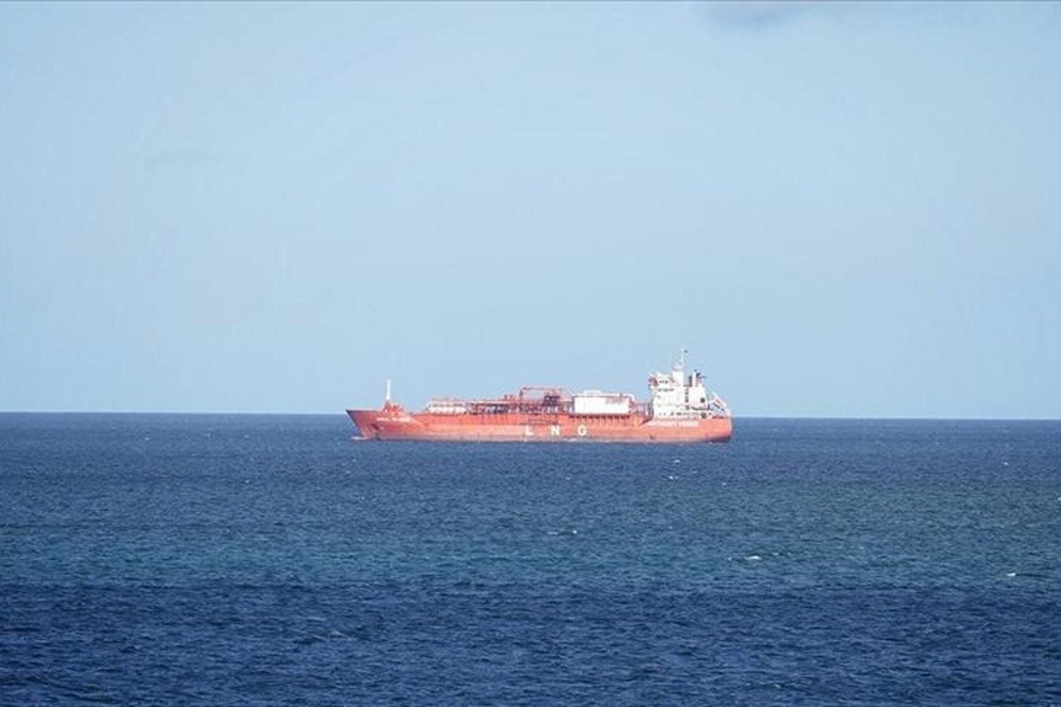 Hürmüz Boğazı'nda Ticari Gemiler Durma Noktasında: Tedarik Zincirleri Tehlikede