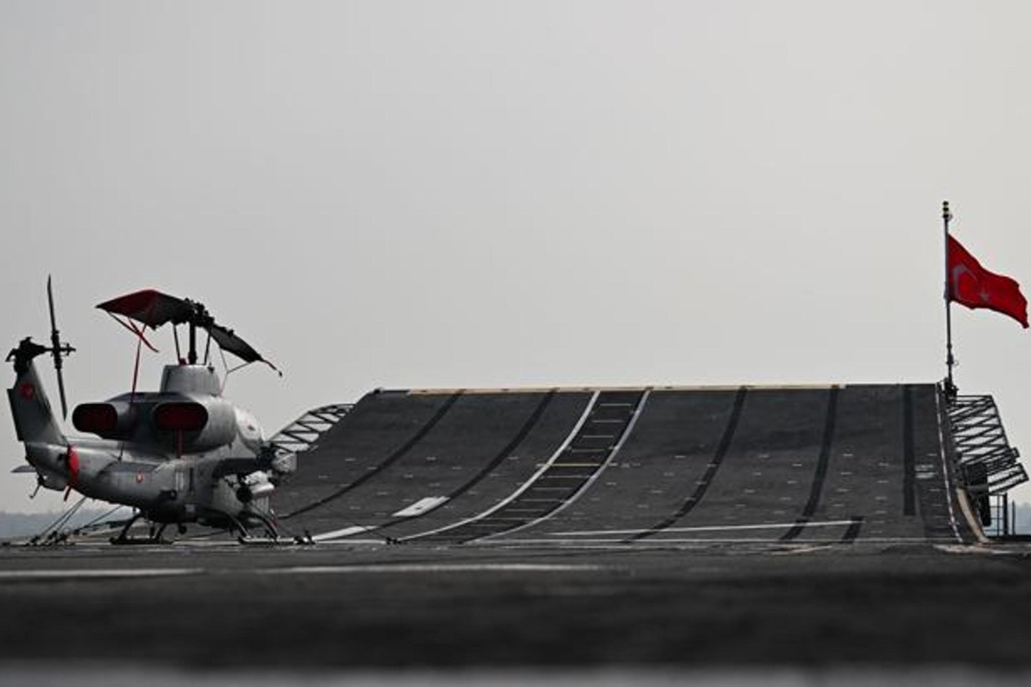 Türk Deniz Kuvvetleri'nin Güçlü Gösterisi Southampton'da: TCG Anadolu ve Modern Savunma Teknolojileri Tanıtıldı