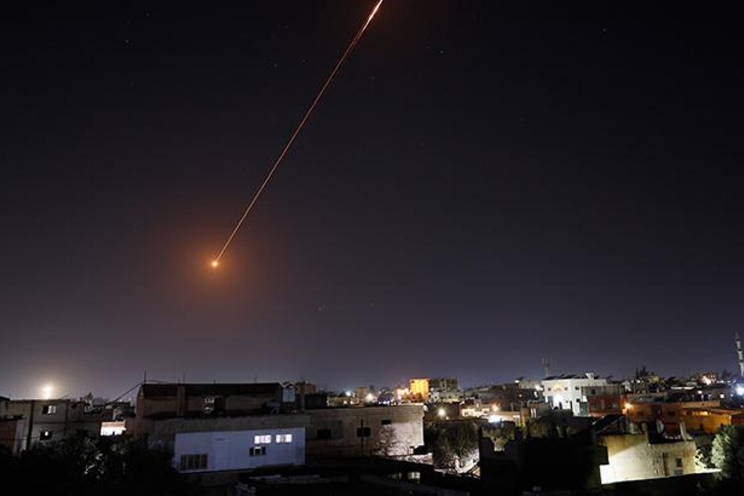 İsrail'e İran ve Hizbullah'tan Füze ve Roket Saldırısı Gündemde