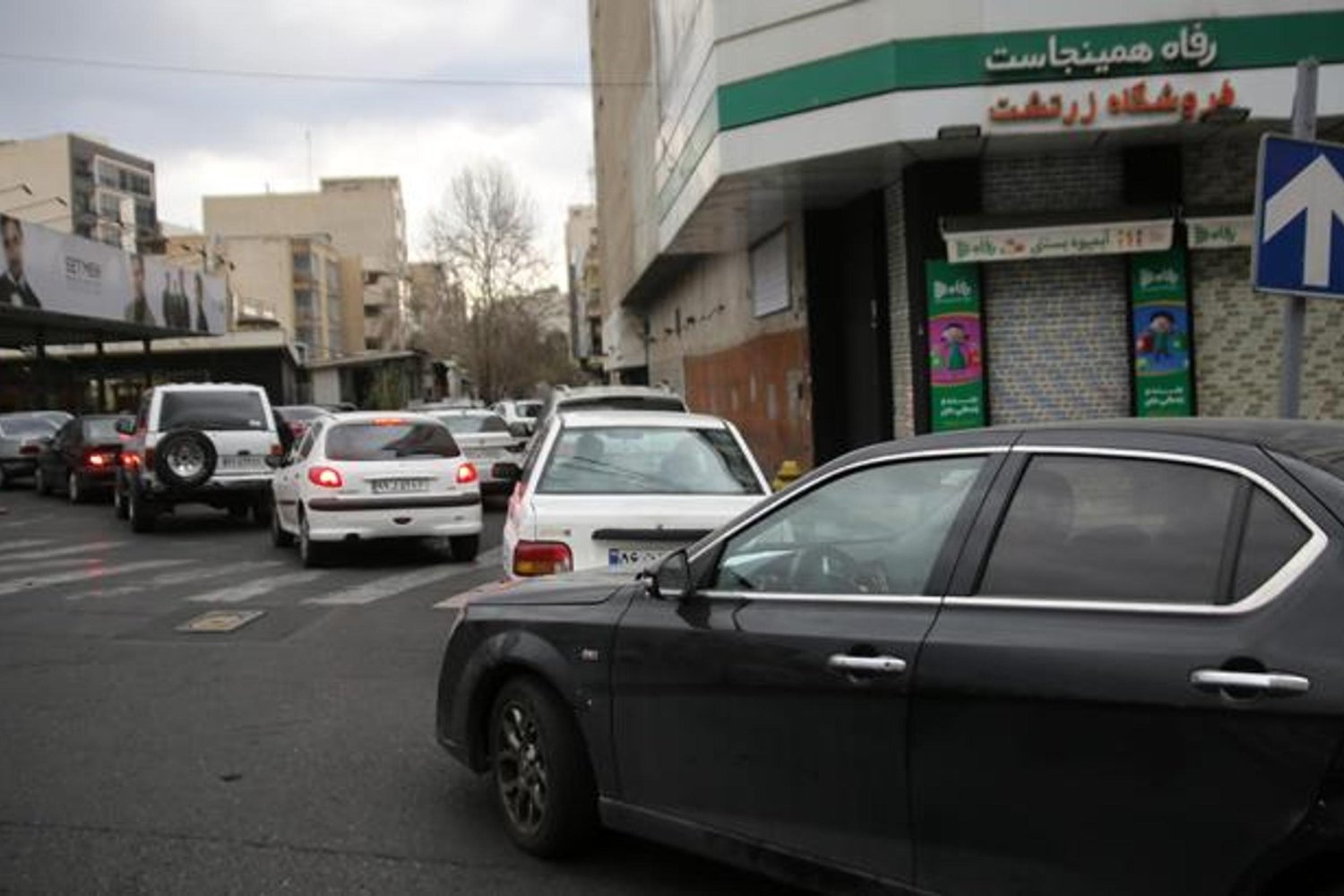 İran'da ABD-İsrail Saldırıları ve Yakıt Kısıtlamalarıyla Gerginlik Artıyor