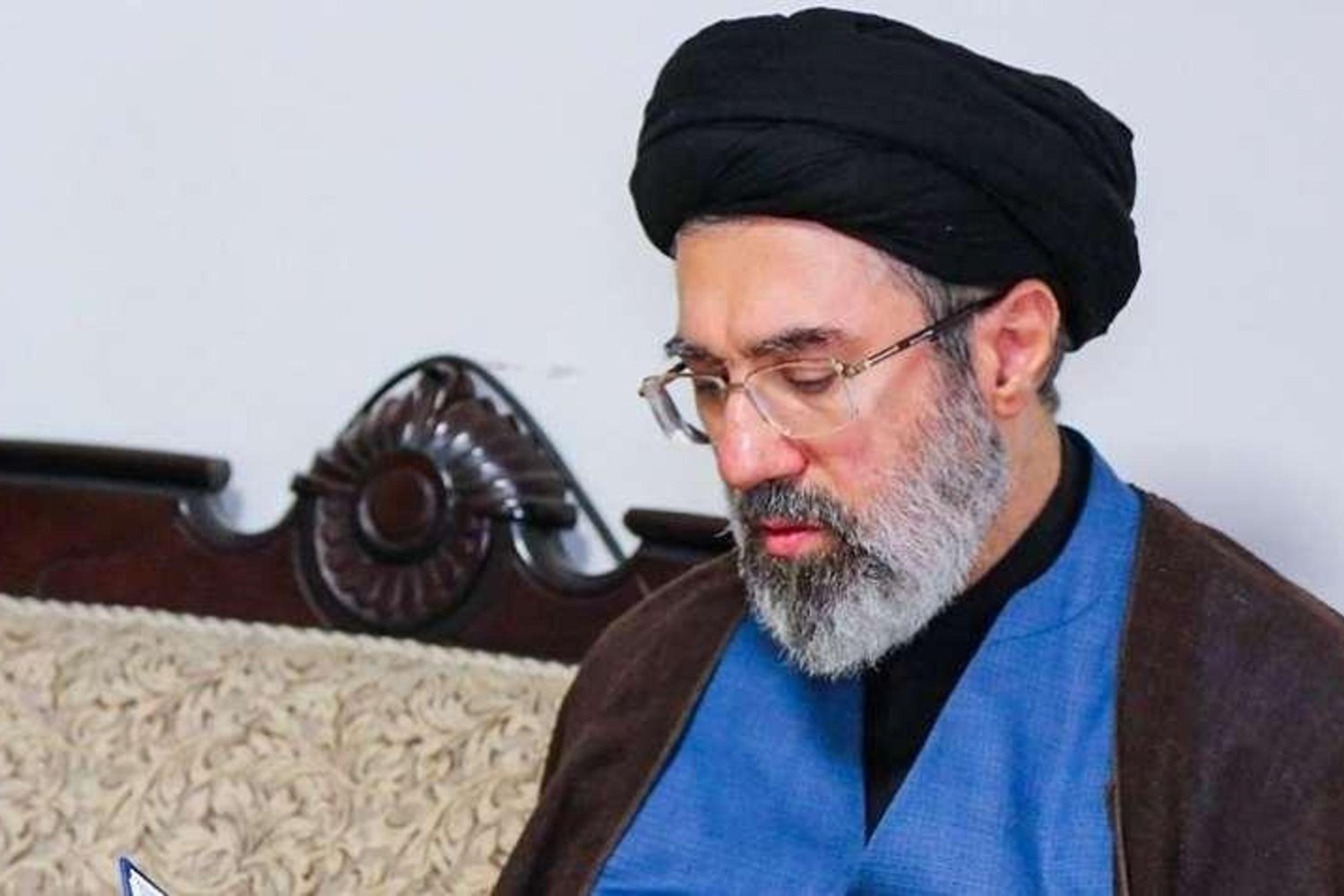 İran'da Sırlar Dünyası: Hamaney'in Yaralanma Gizemi ve İran-ABD Savaşı