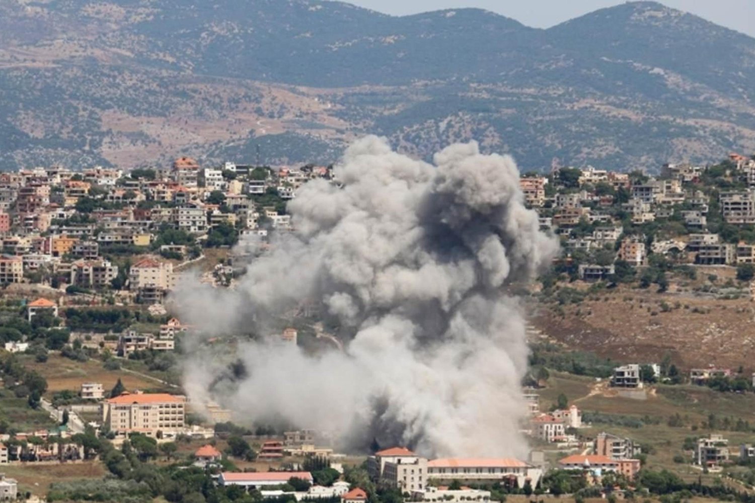 İsrail ve ABD'nin İran'a Saldırısı Lübnan'ı Sarmış Durumda