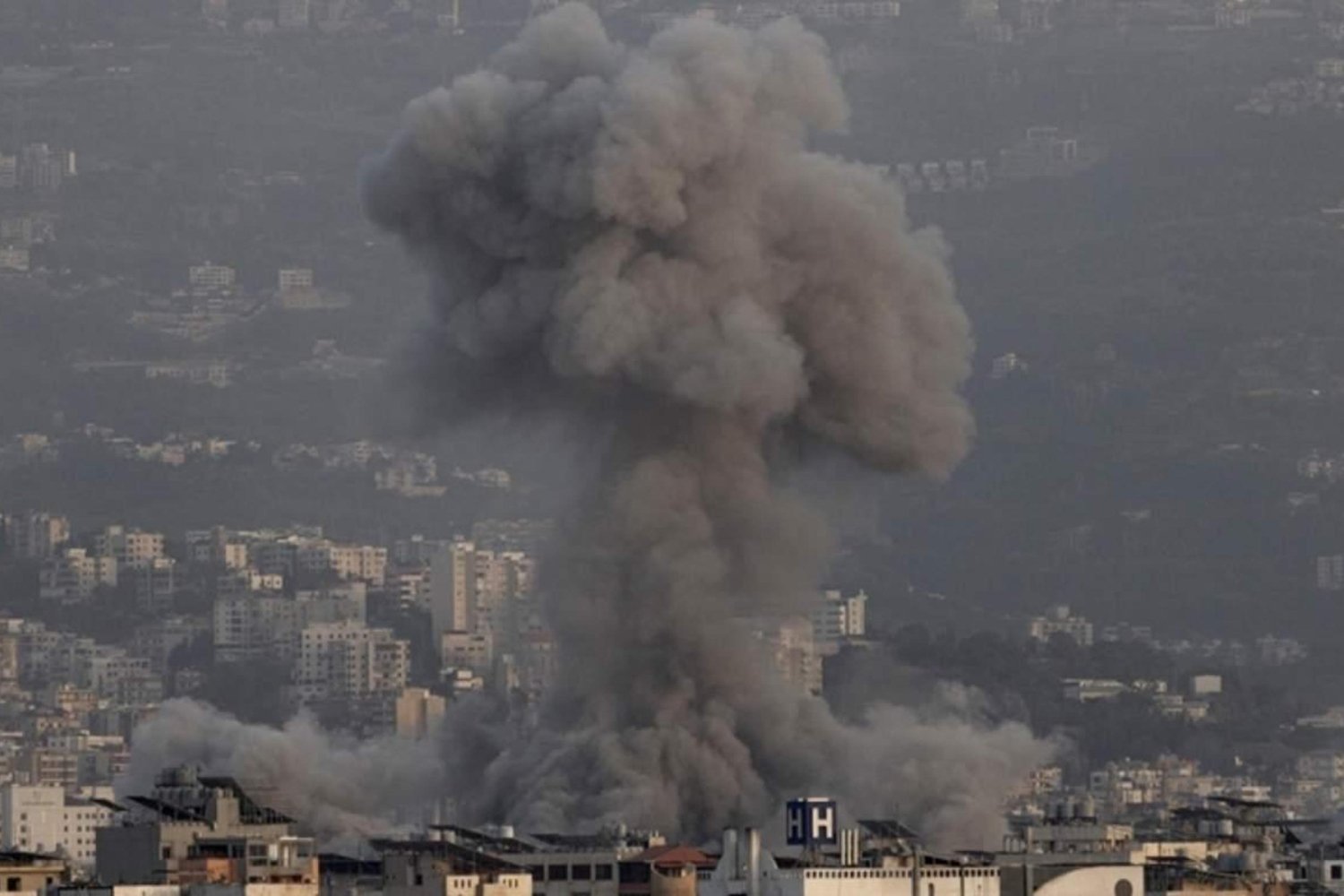 Lübnan'a İsrail Saldırıları Artarak Devam Ediyor: Yaralılar ve Büyük Hasar Var