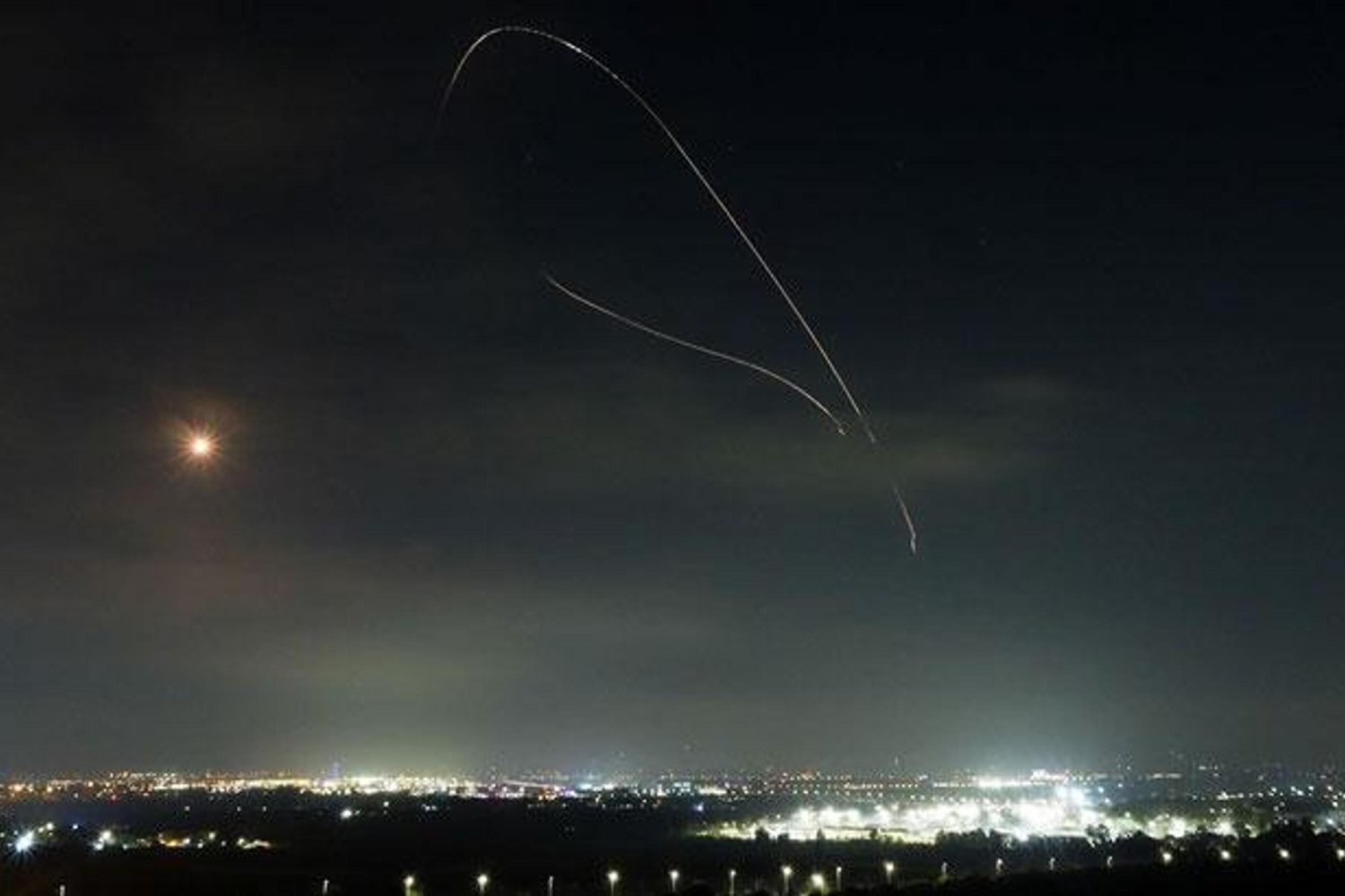 İran-İsrail Gerilimi: Tahran ve Hayfa'da Saldırılar Çığ gibi Büyüyor